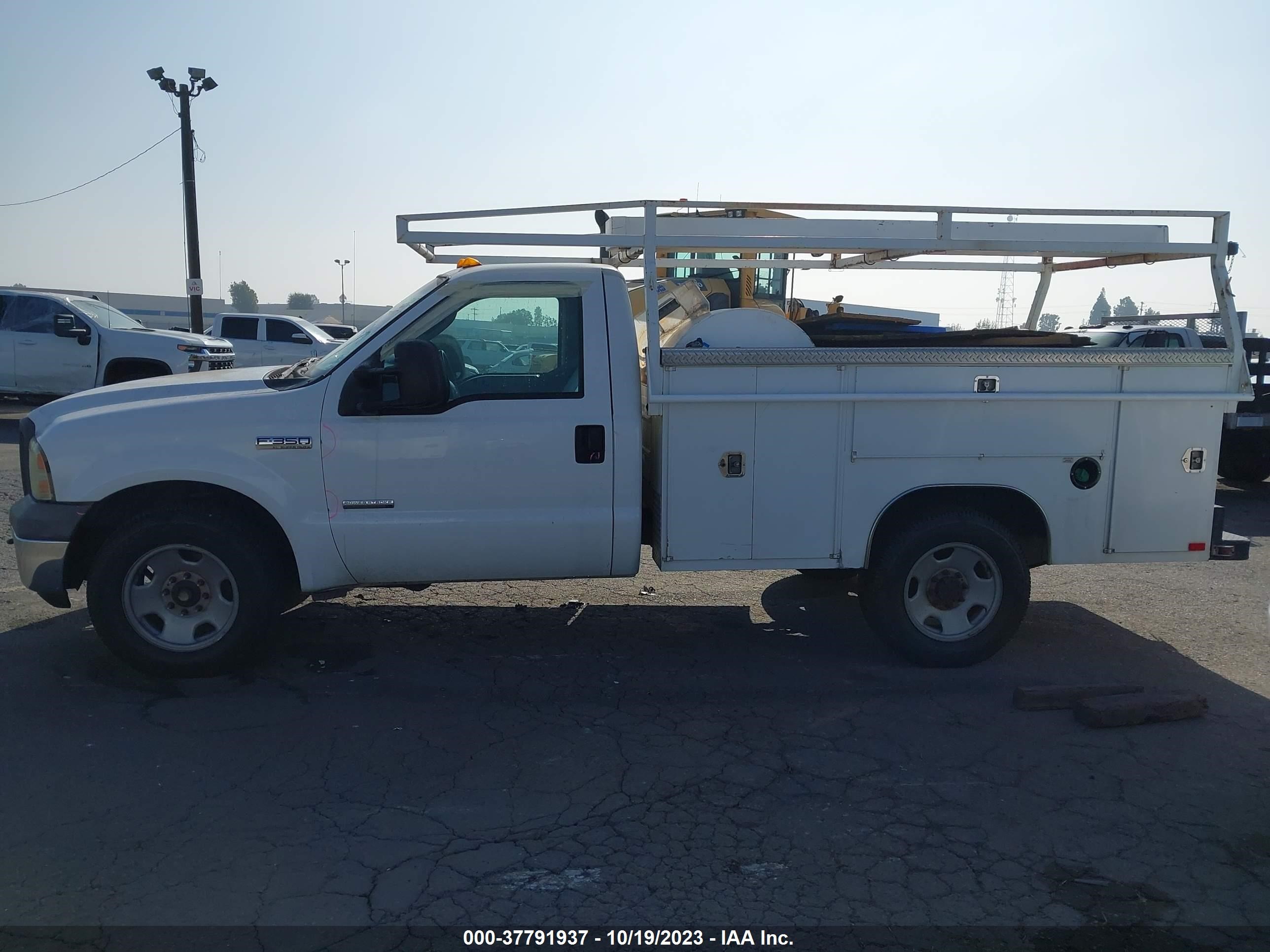 Photo 13 VIN: 1FDSF34P45EA79355 - FORD F350 