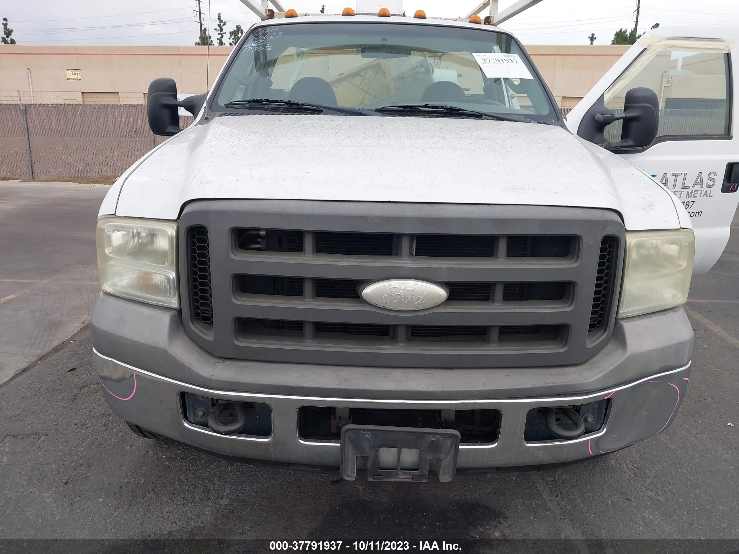 Photo 5 VIN: 1FDSF34P45EA79355 - FORD F350 