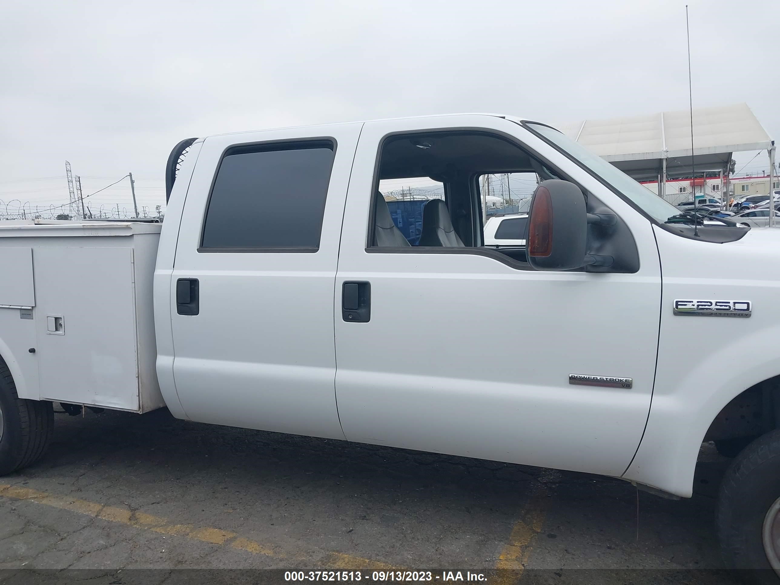 Photo 12 VIN: 1FDSW21P05ED02523 - FORD F250 