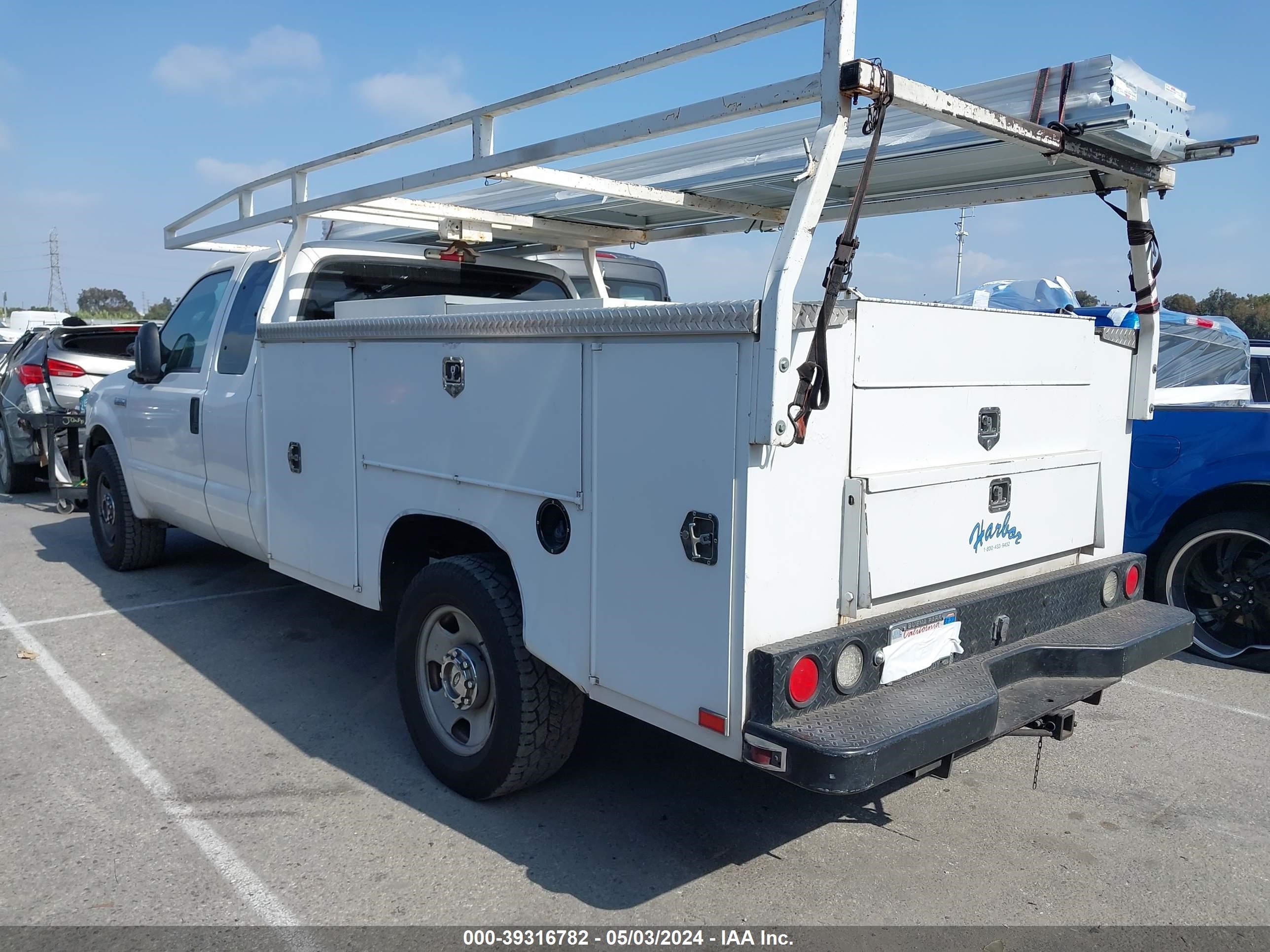 Photo 2 VIN: 1FDSX34505EC46936 - FORD F350 