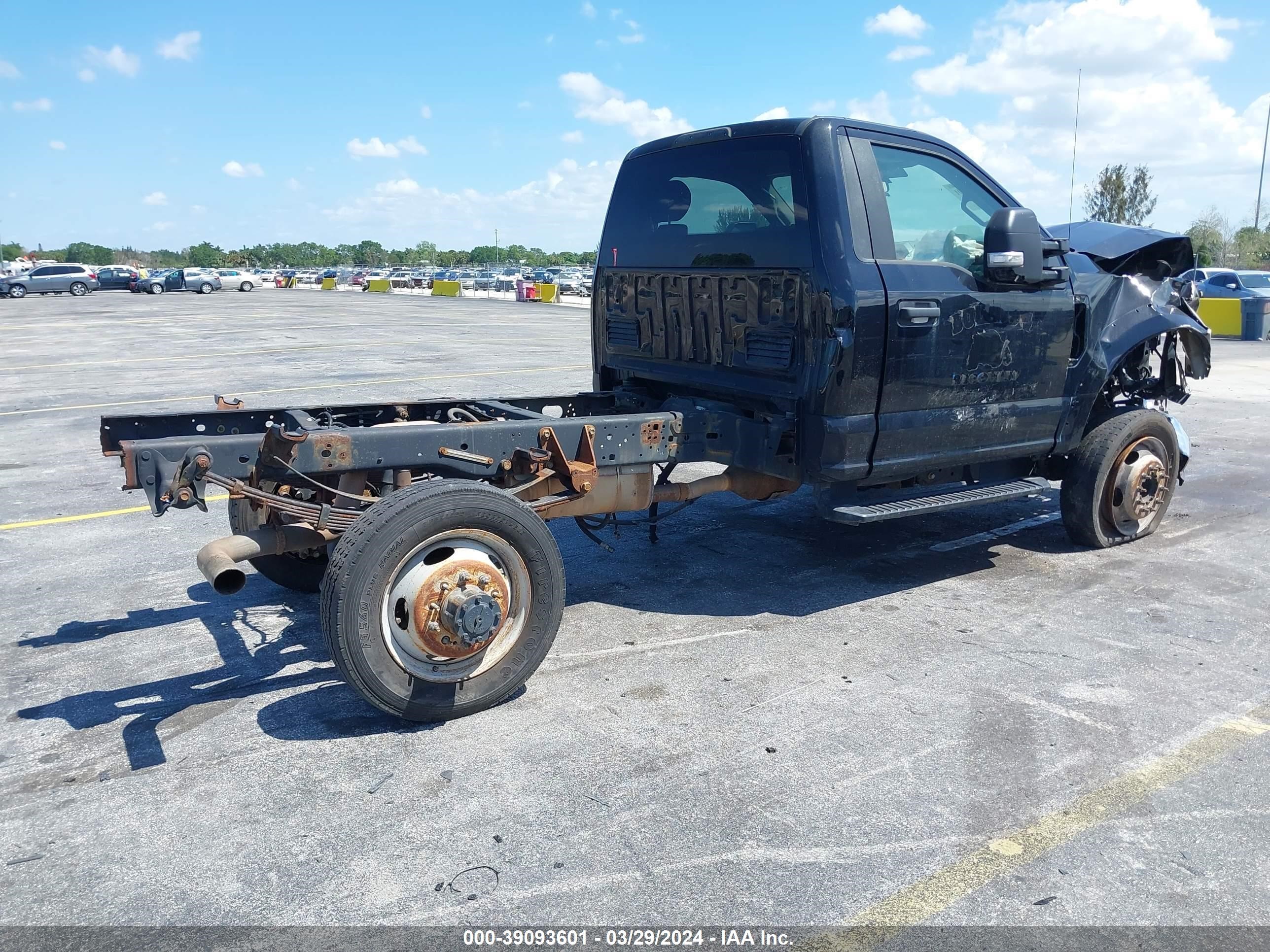 Photo 3 VIN: 1FDUF4GY5KEC47745 - FORD F450 