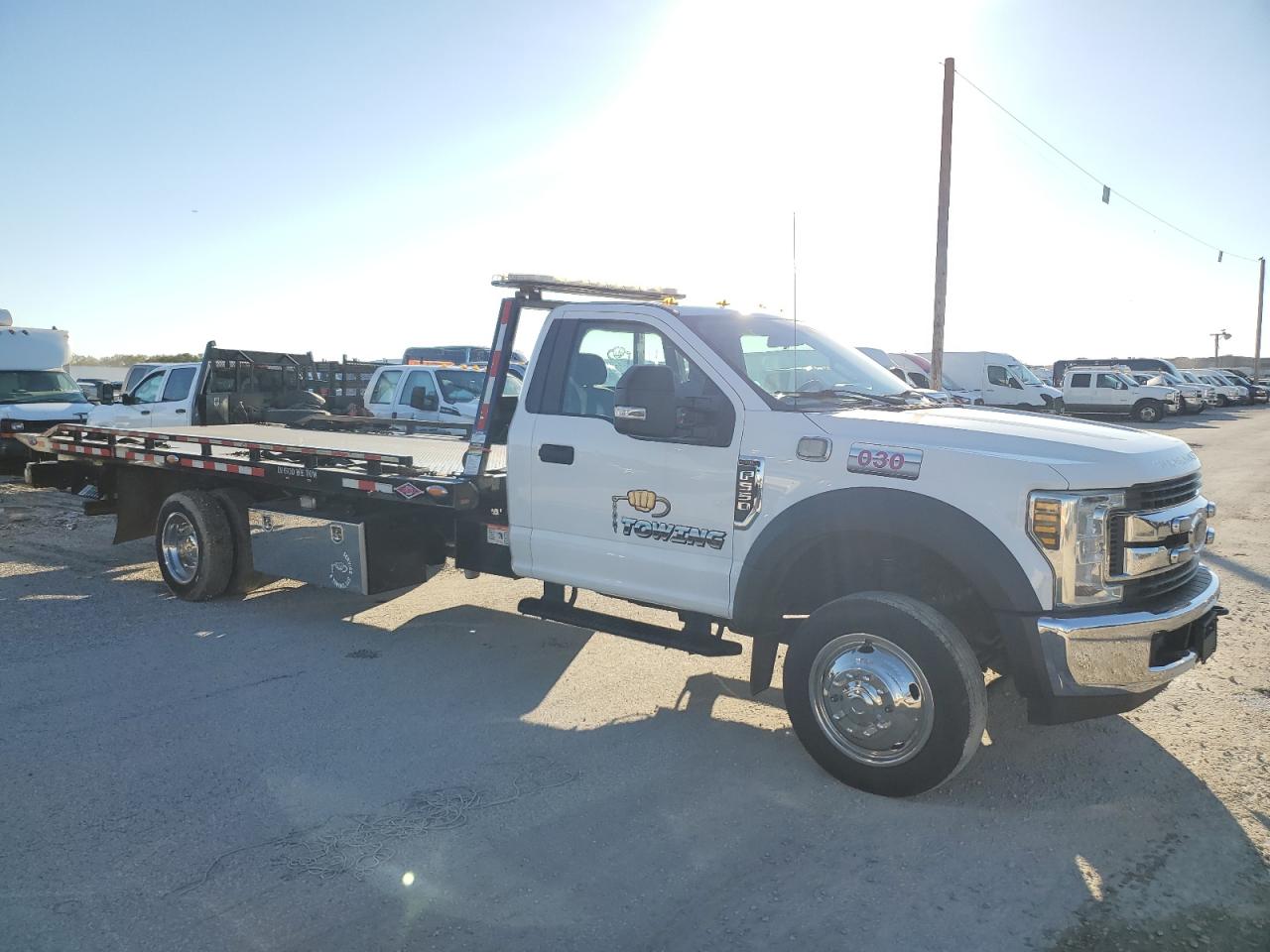 Photo 3 VIN: 1FDUF5GY2KEC92681 - FORD F550 