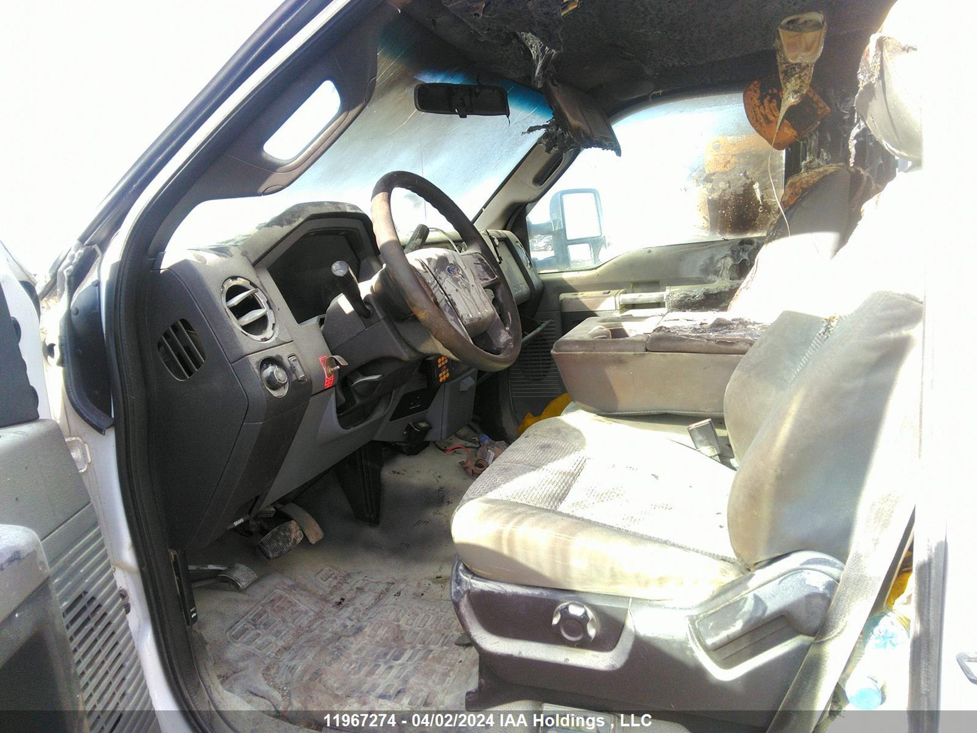 Photo 4 VIN: 1FDUF5HT9DEA00529 - FORD F550 