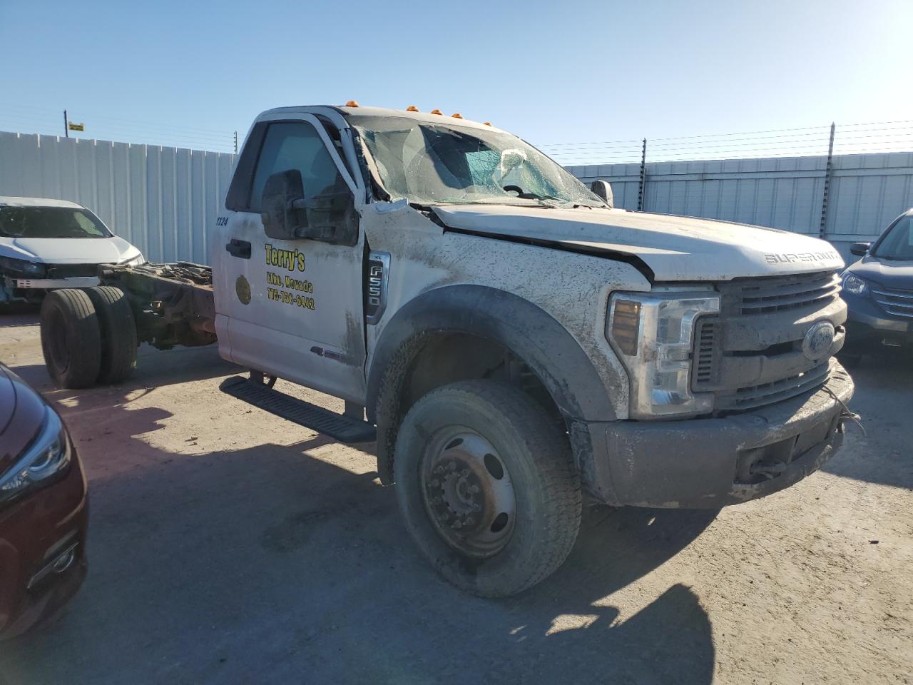 Photo 3 VIN: 1FDUF5HT9JEB24389 - FORD F550 