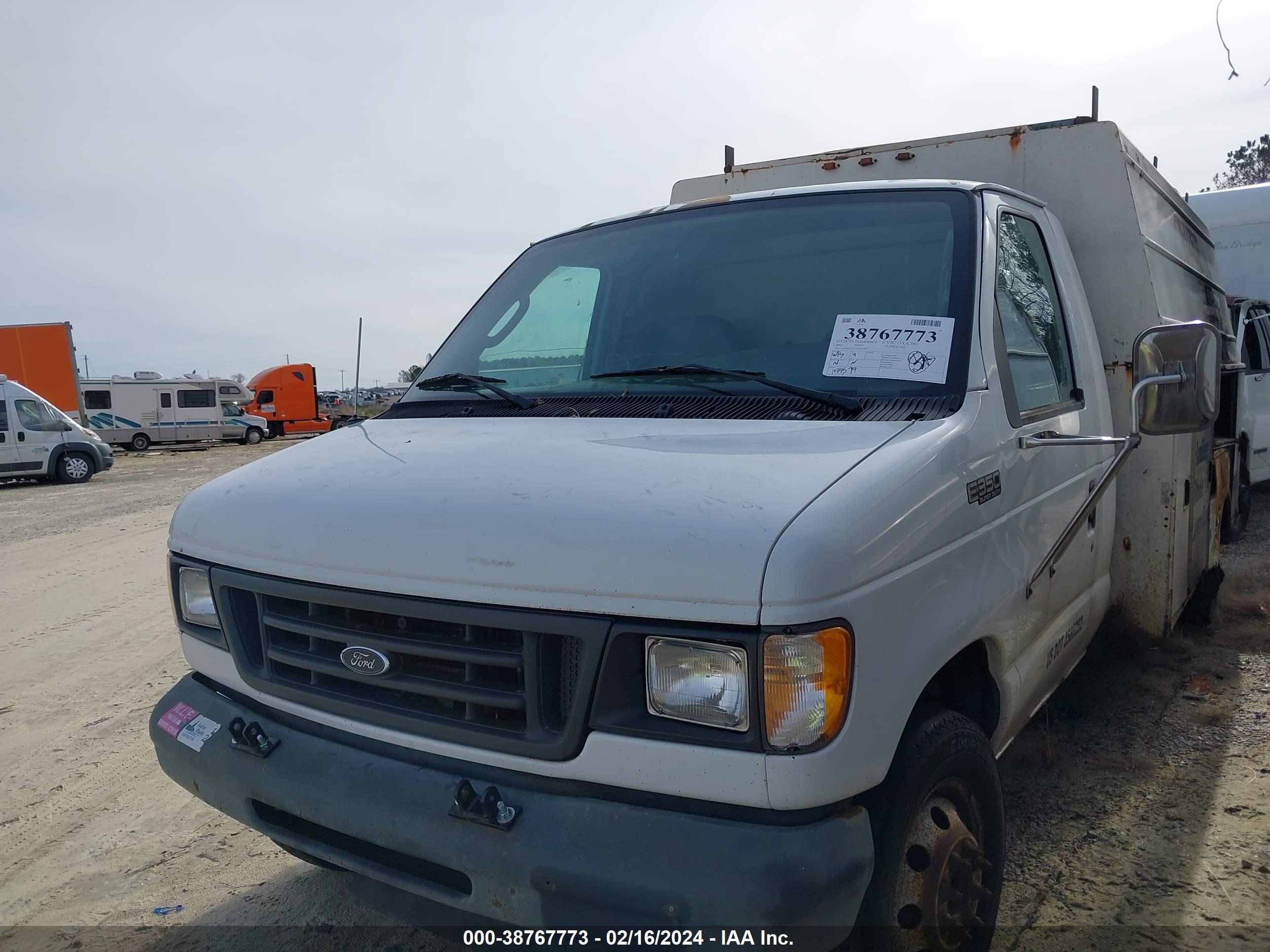 Photo 1 VIN: 1FDWE35L13HA15995 - FORD ECONOLINE 