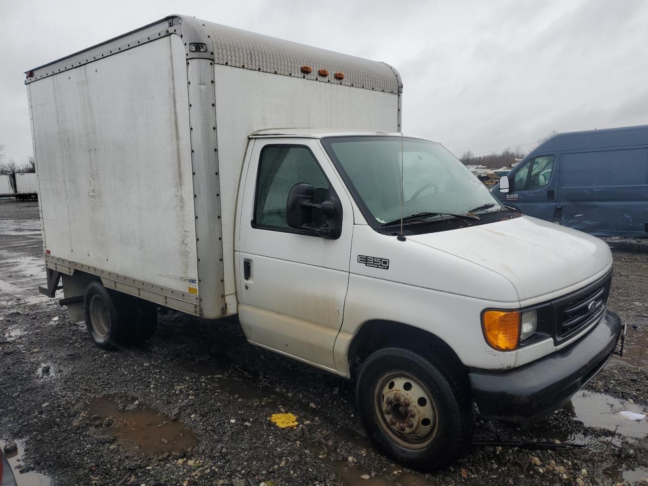 Photo 3 VIN: 1FDWE35L44HA21405 - FORD ECONOLINE 