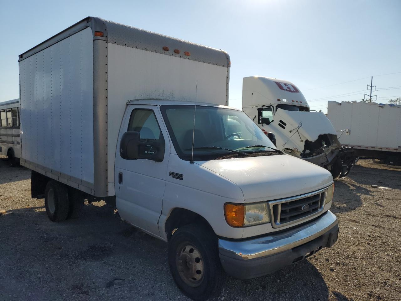 Photo 3 VIN: 1FDWE35L45HA40067 - FORD ECONOLINE 