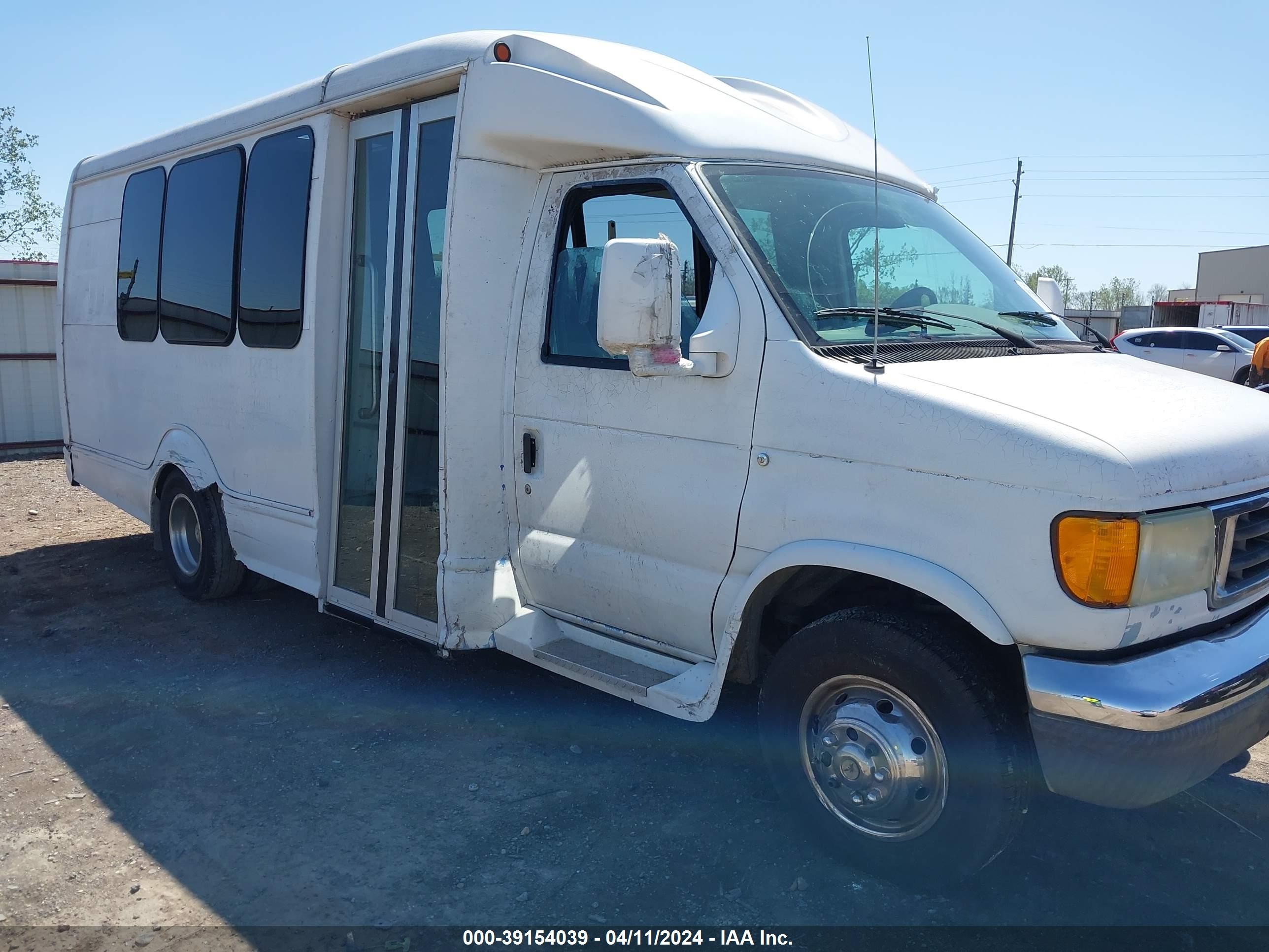 Photo 9 VIN: 1FDWE35L75HA52178 - FORD ECONOLINE 