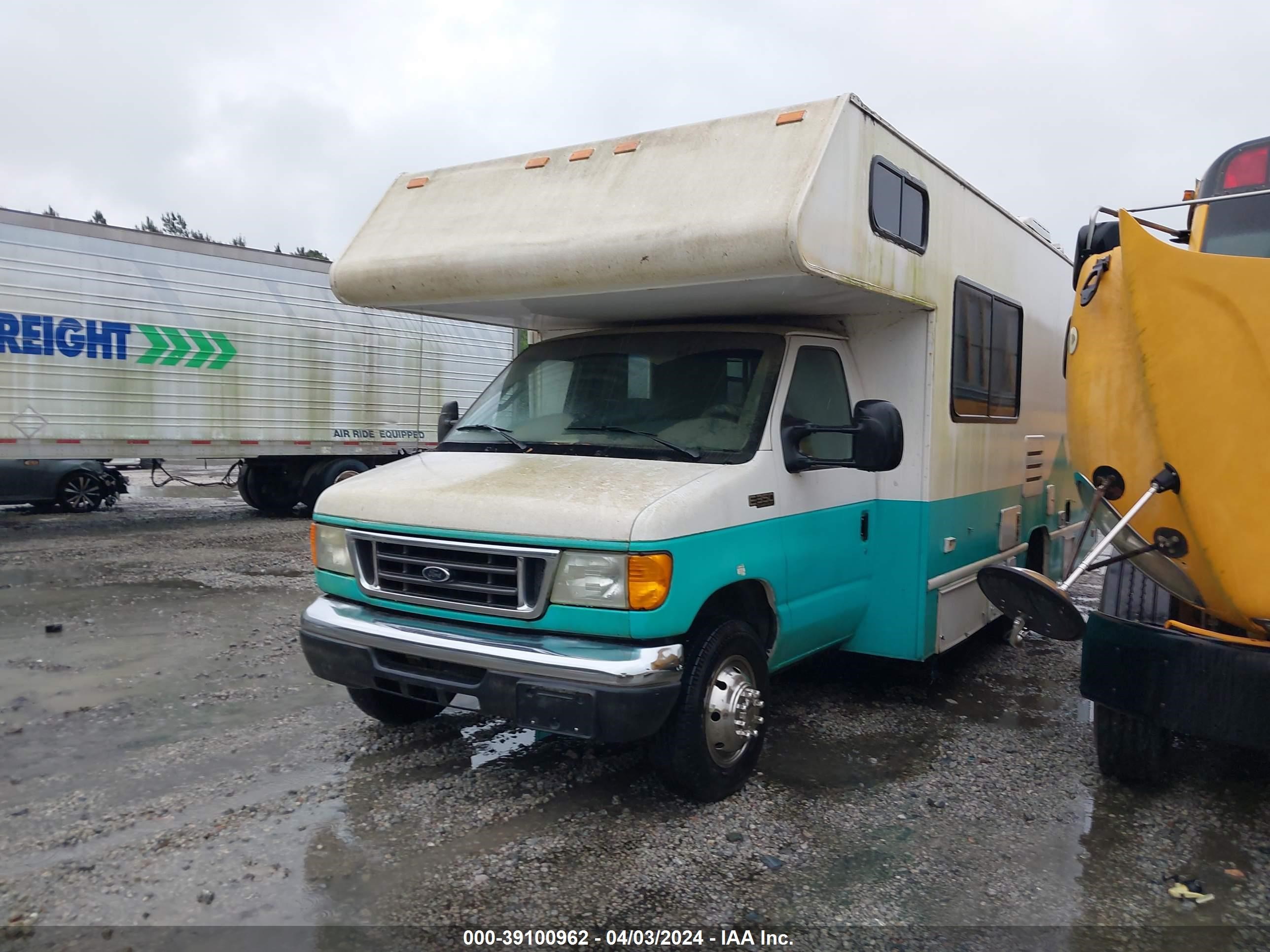 Photo 1 VIN: 1FDWE35L94HA87190 - FORD ECONOLINE 