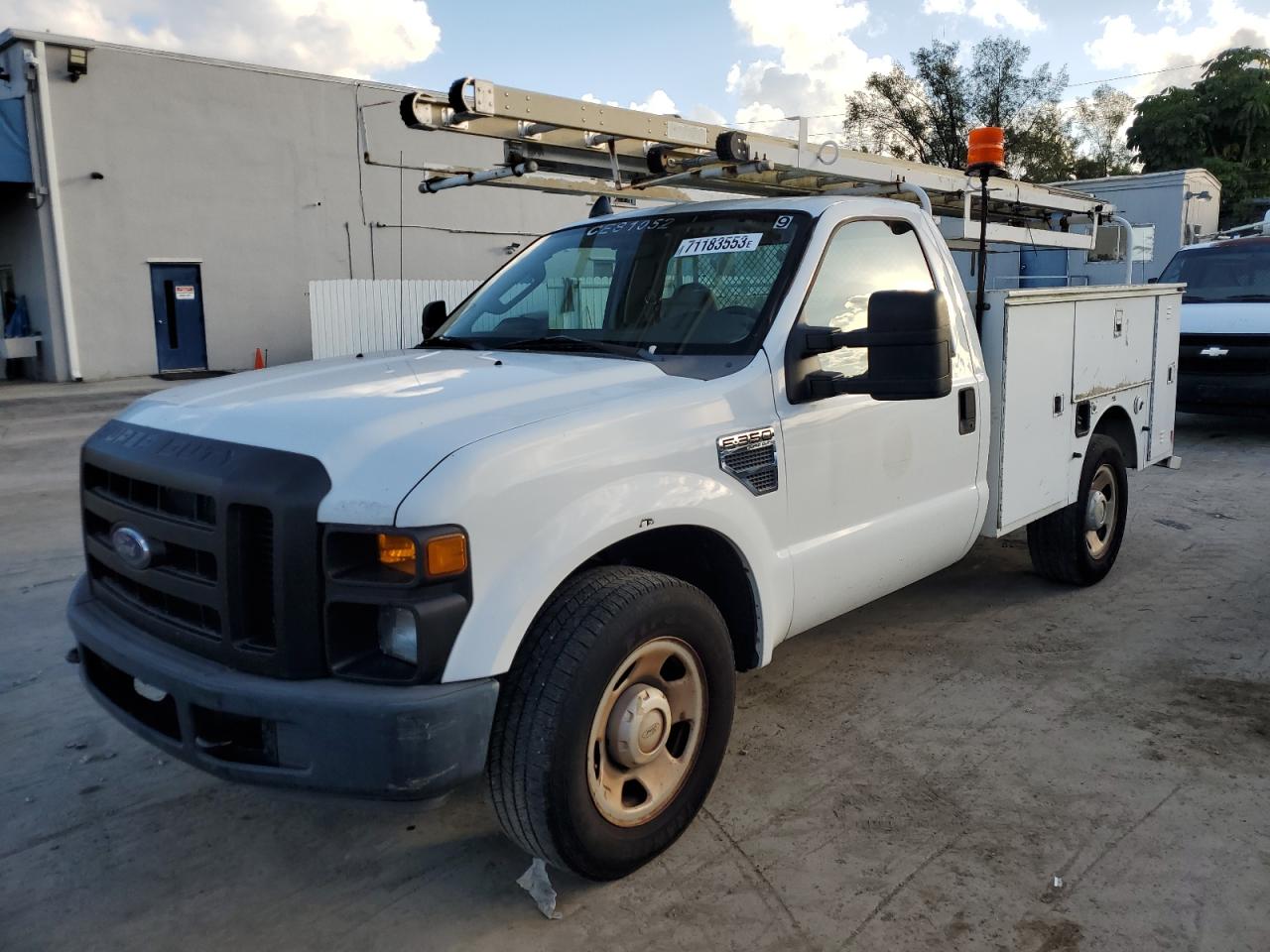 Photo 0 VIN: 1FDWF30558EC54691 - FORD F350 