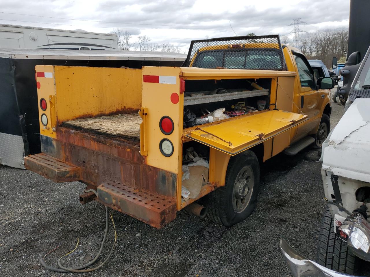 Photo 2 VIN: 1FDWF31P45EC34444 - FORD F350 