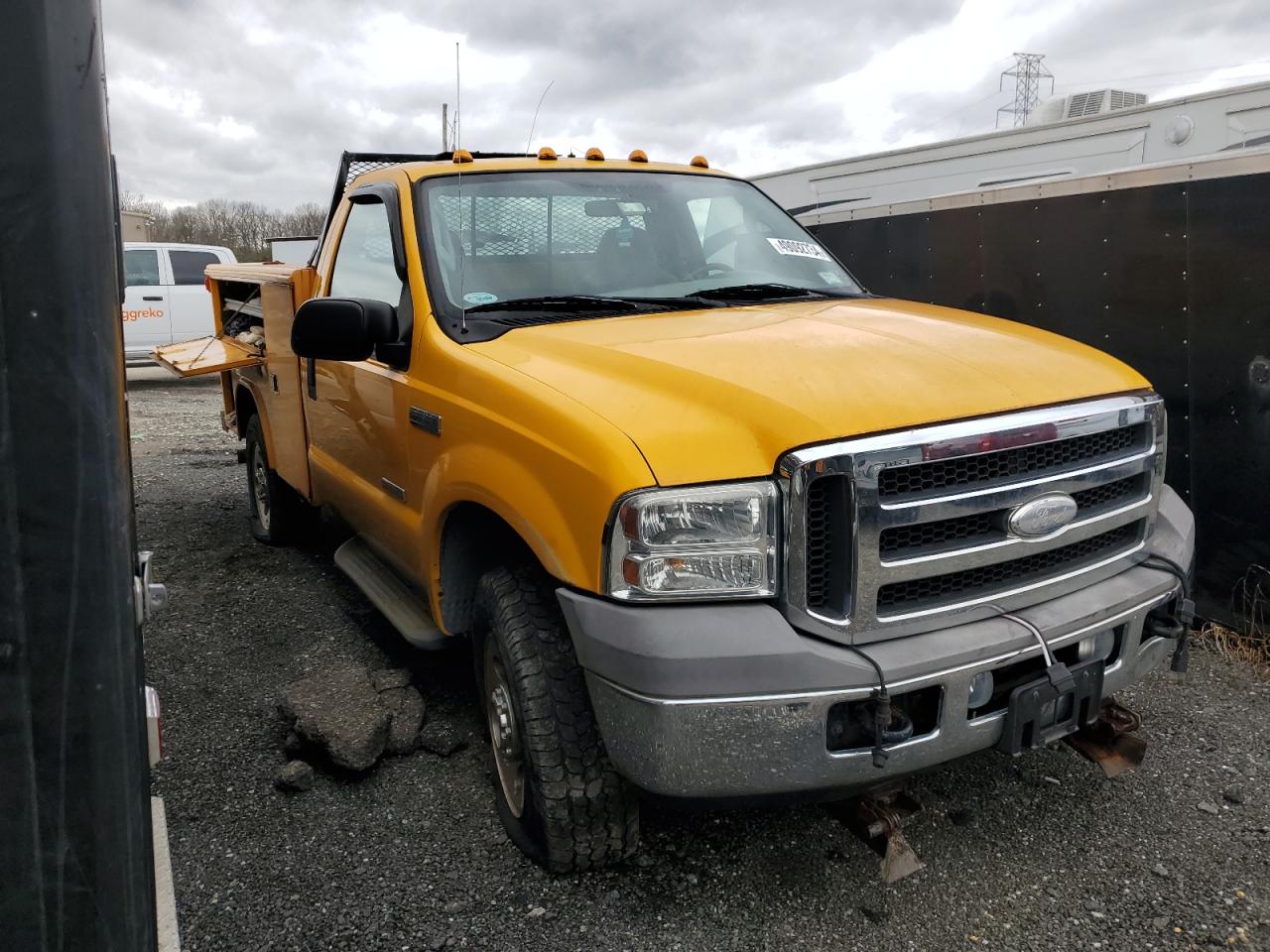 Photo 3 VIN: 1FDWF31P45EC34444 - FORD F350 