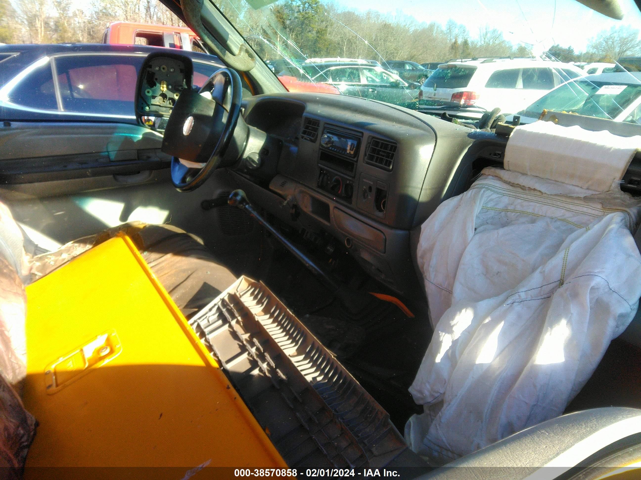 Photo 4 VIN: 1FDWF37FX3EB11971 - FORD F350 