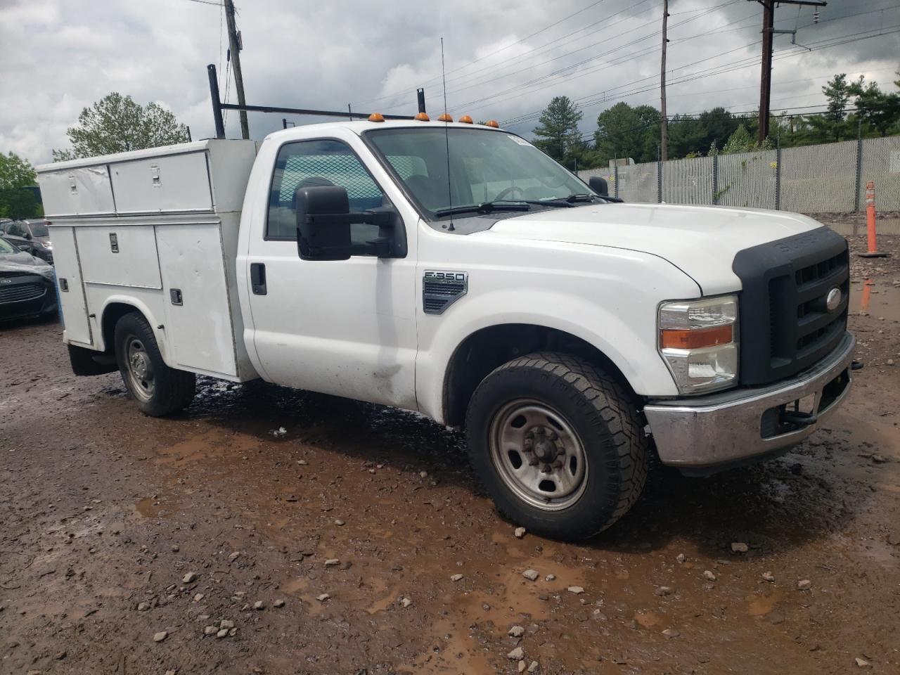 Photo 3 VIN: 1FDWF3A54AEB09839 - FORD F350 