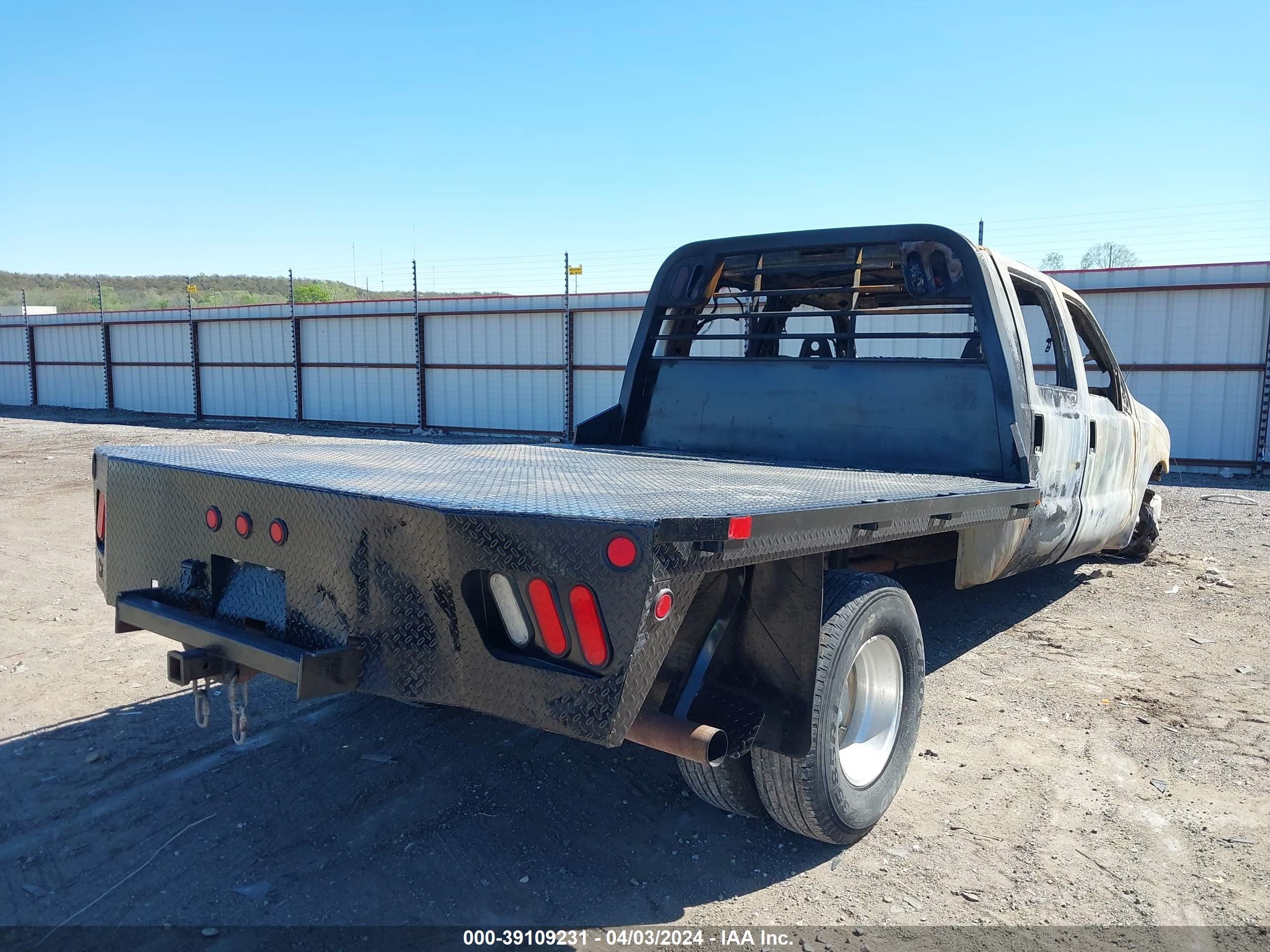 Photo 3 VIN: 1FDWW37PX4EC41548 - FORD F350 