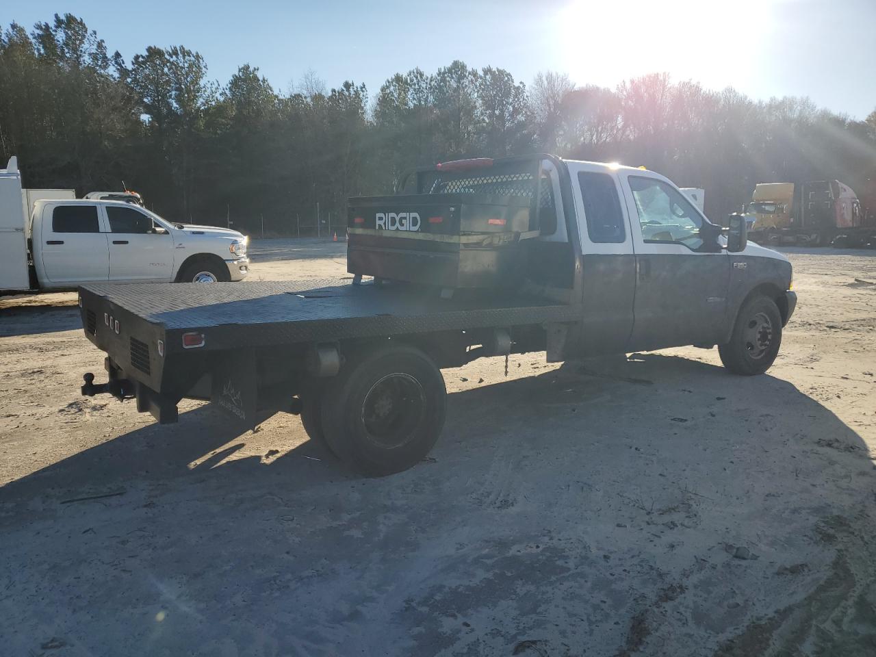 Photo 2 VIN: 1FDWX36F12EC71749 - FORD F350 