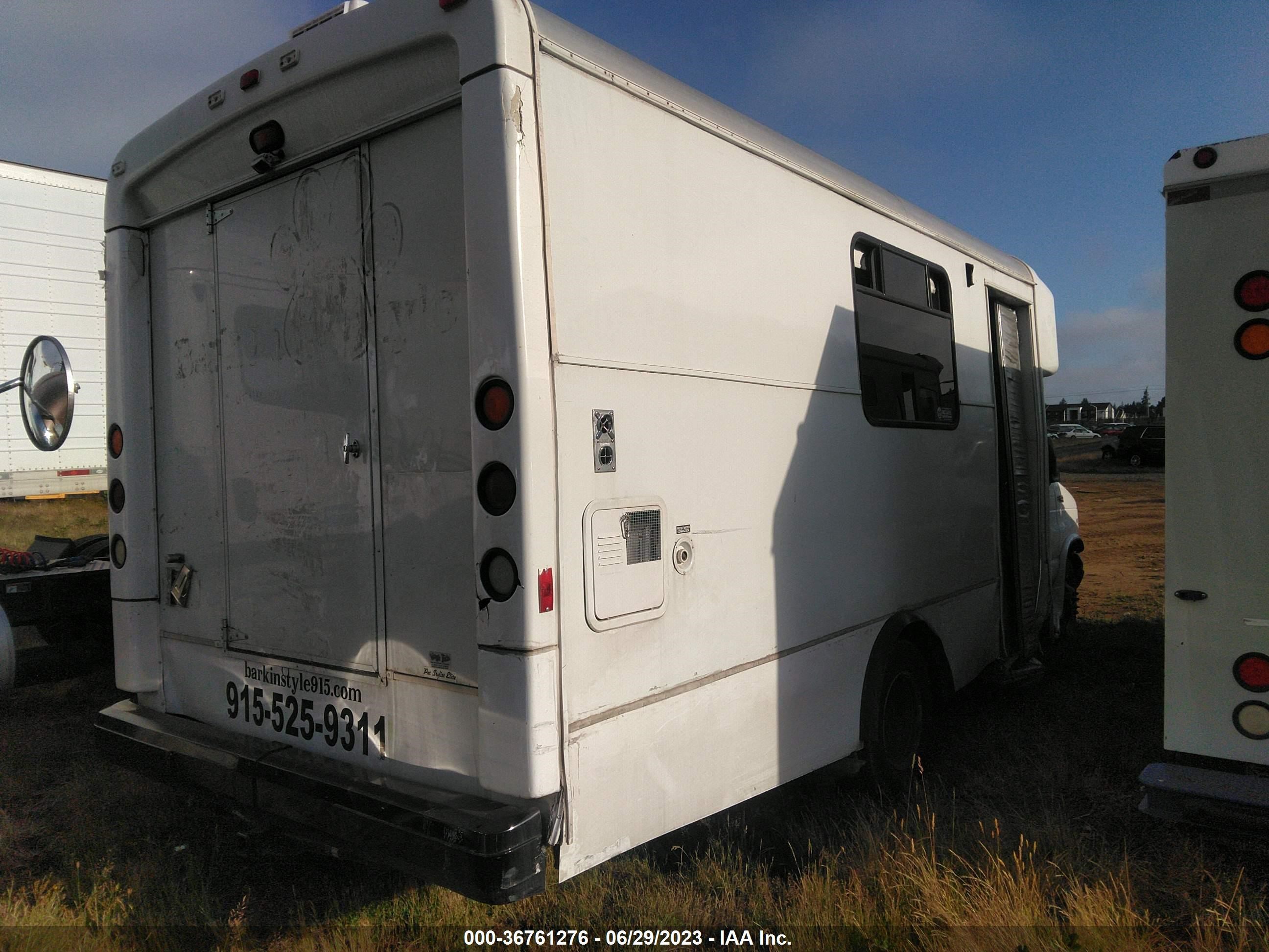 Photo 2 VIN: 1FDXE45S02HB66195 - FORD ECONOLINE 