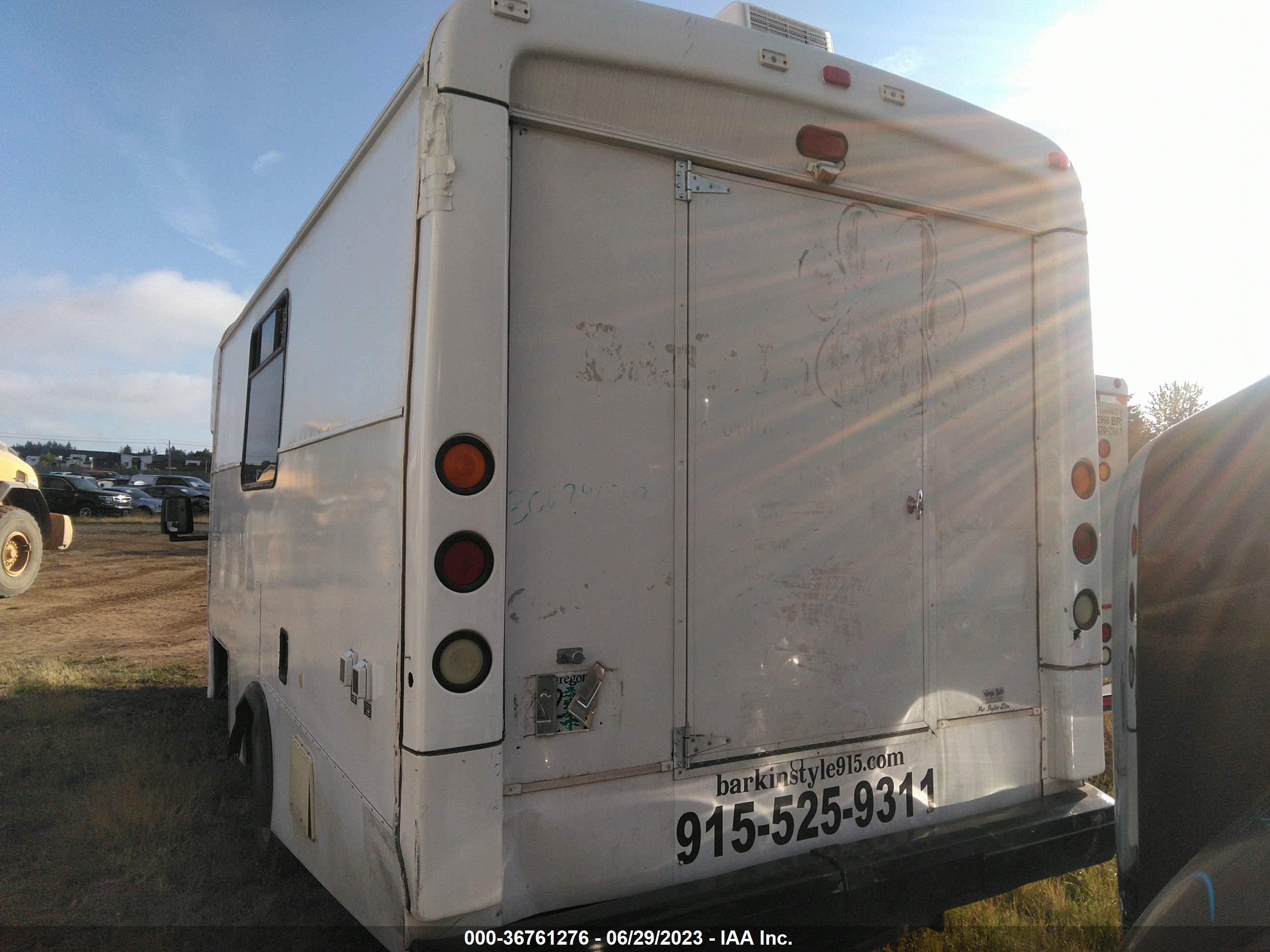 Photo 3 VIN: 1FDXE45S02HB66195 - FORD ECONOLINE 