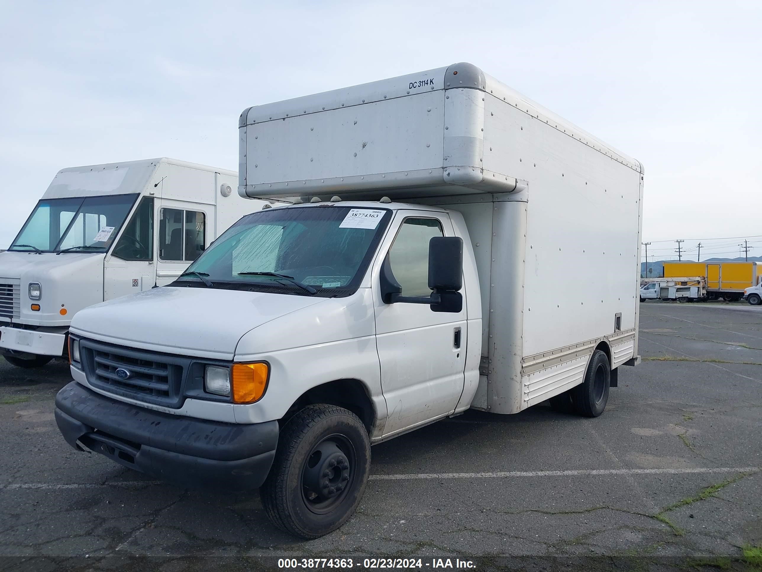 Photo 1 VIN: 1FDXE45S07DB22535 - FORD ECONOLINE 