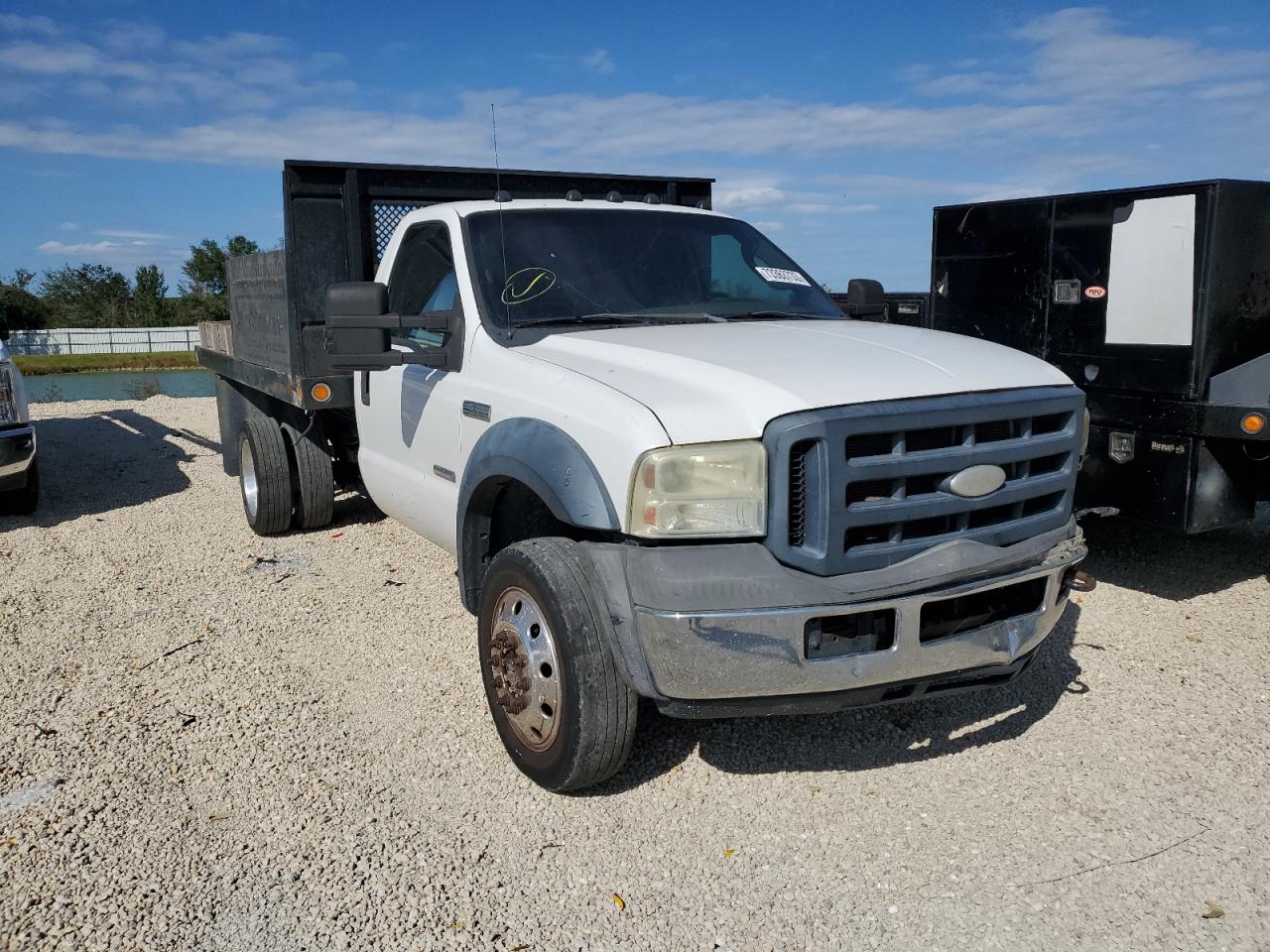 Photo 3 VIN: 1FDXF46P56EA03587 - FORD F450 