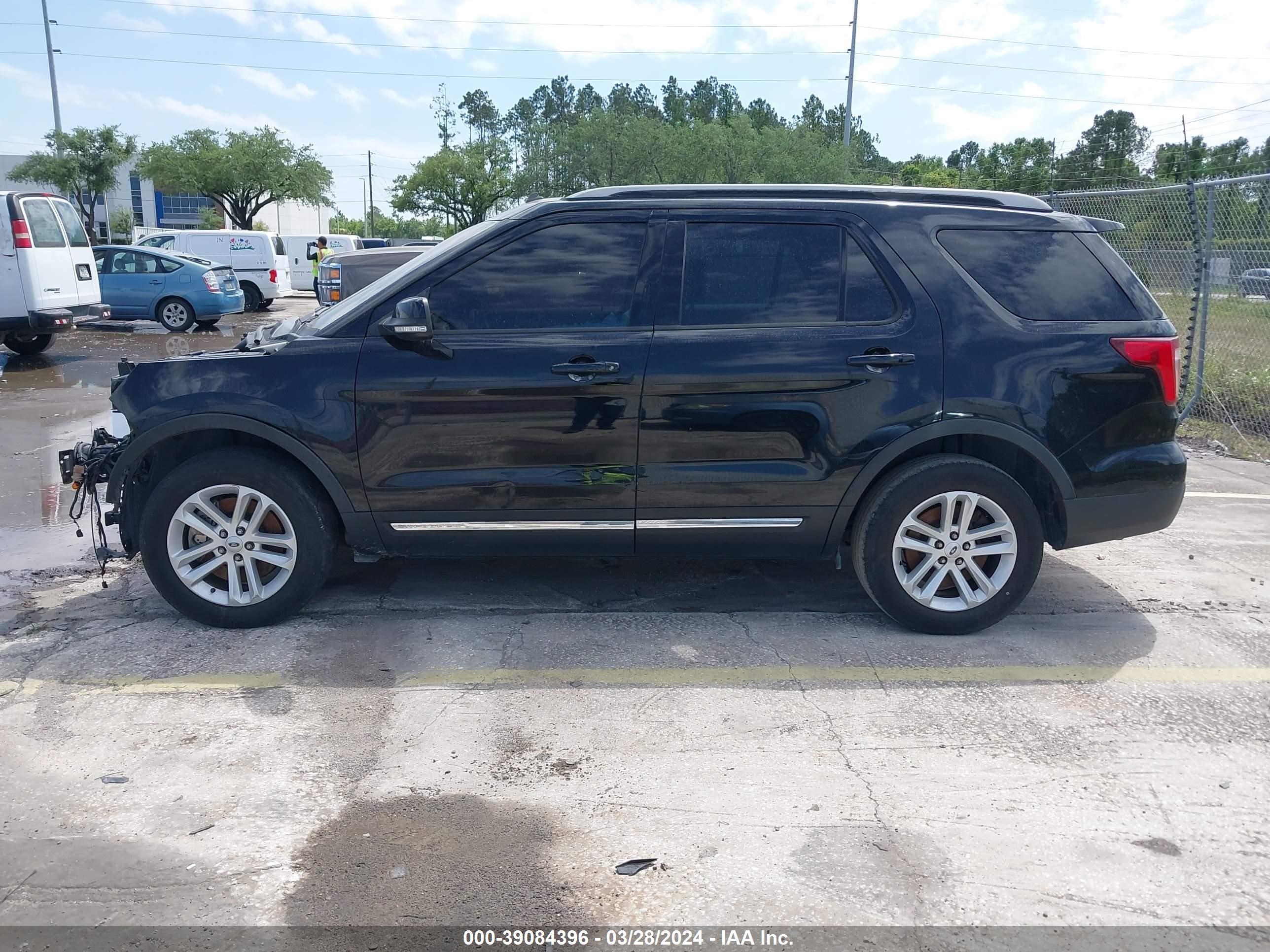 Photo 13 VIN: 1FM5K7D82HGC31344 - FORD EXPLORER 