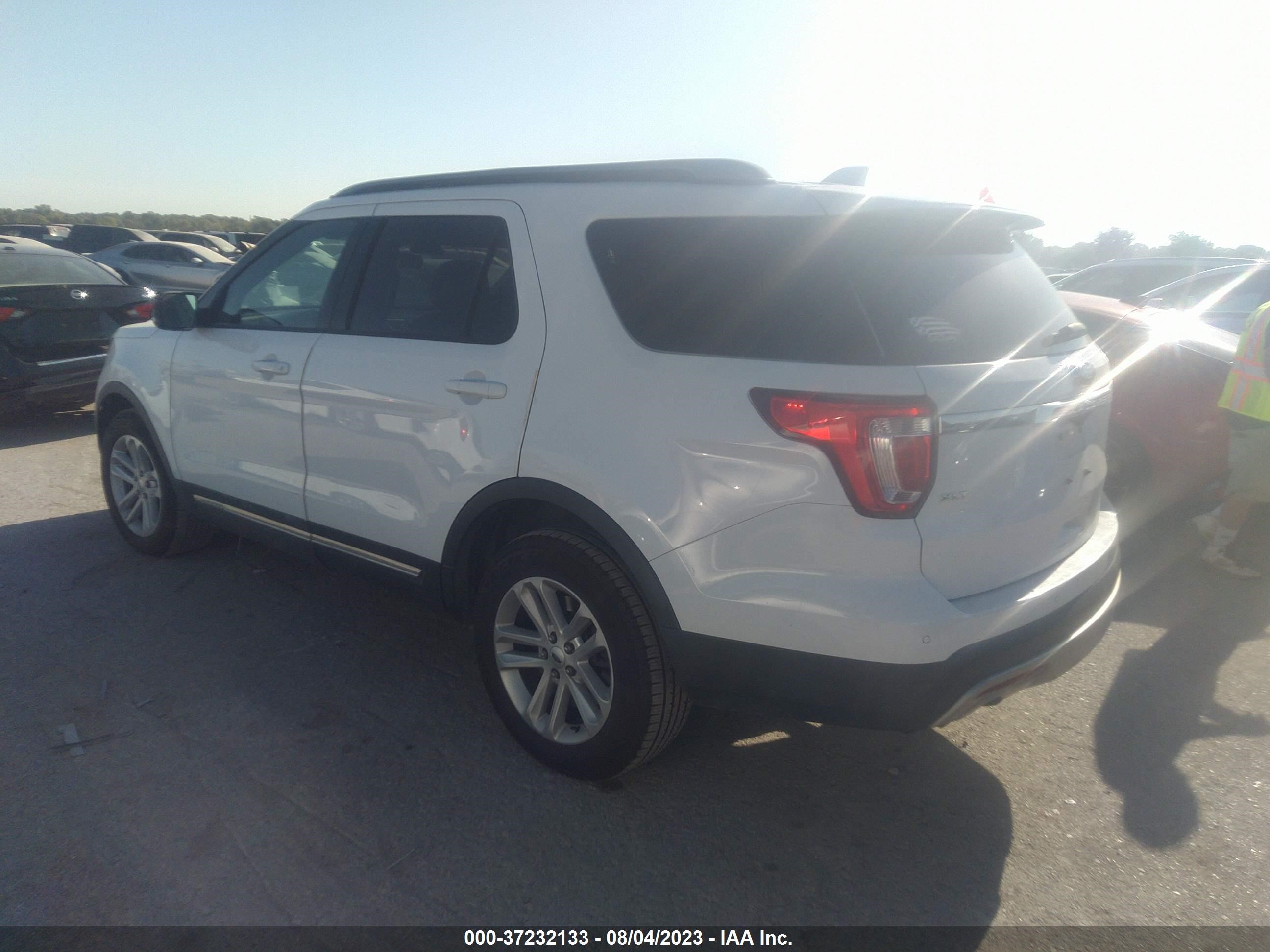 Photo 2 VIN: 1FM5K7D83HGE12100 - FORD EXPLORER 