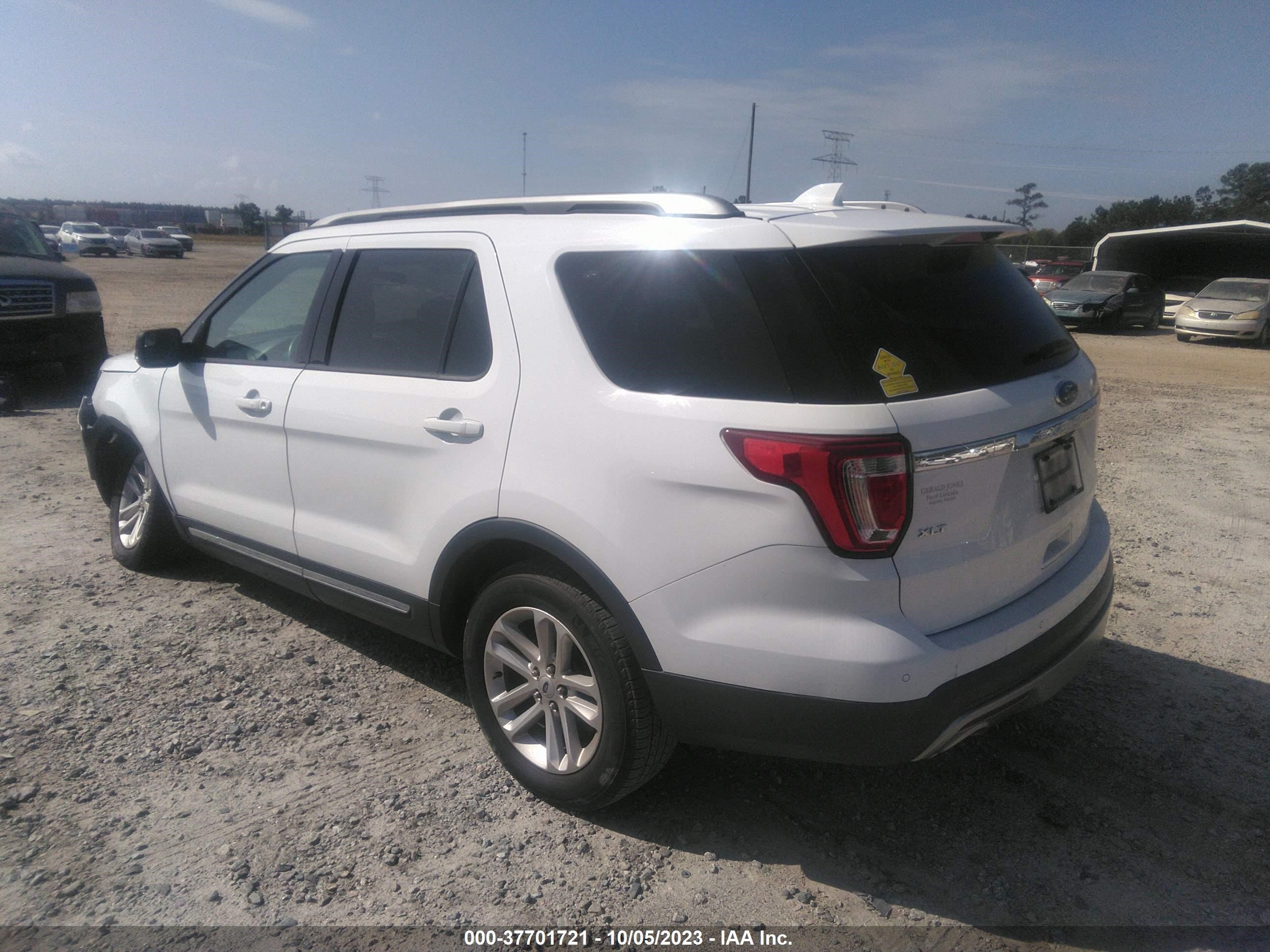 Photo 2 VIN: 1FM5K7D85HGA73212 - FORD EXPLORER 