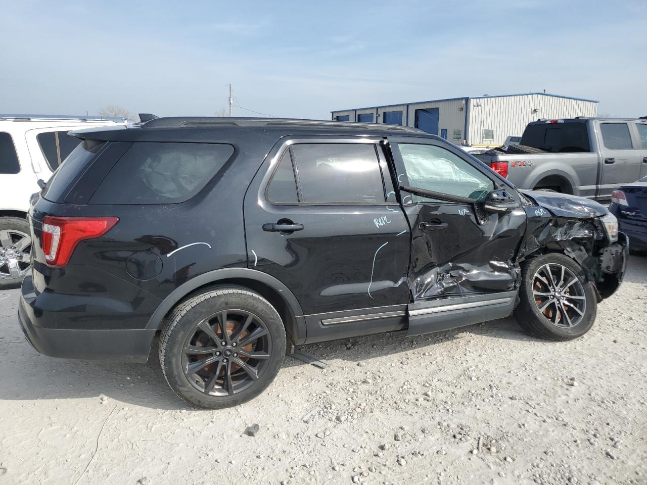 Photo 2 VIN: 1FM5K7D85HGD53857 - FORD EXPLORER 