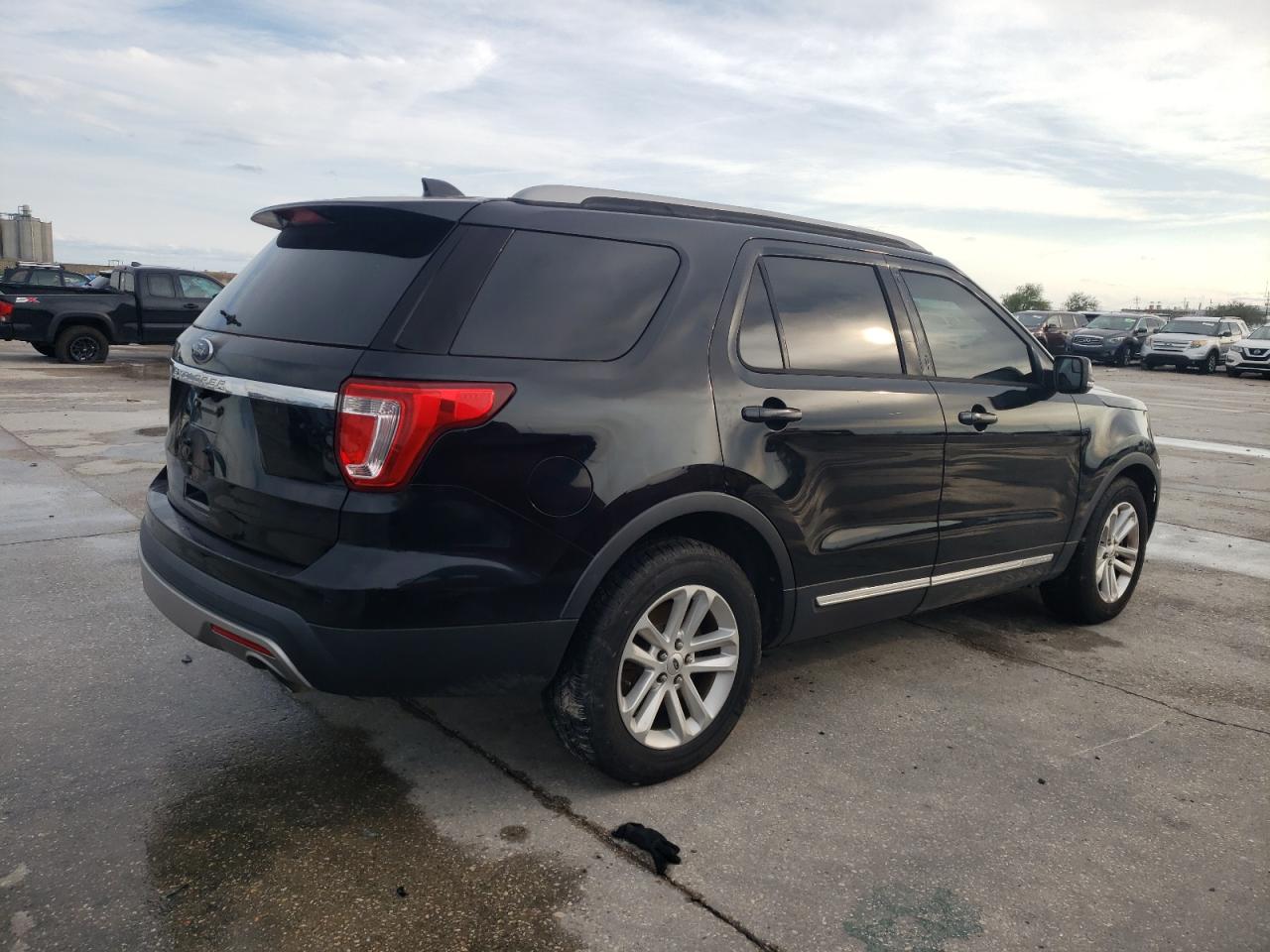 Photo 2 VIN: 1FM5K7D86HGB15483 - FORD EXPLORER 