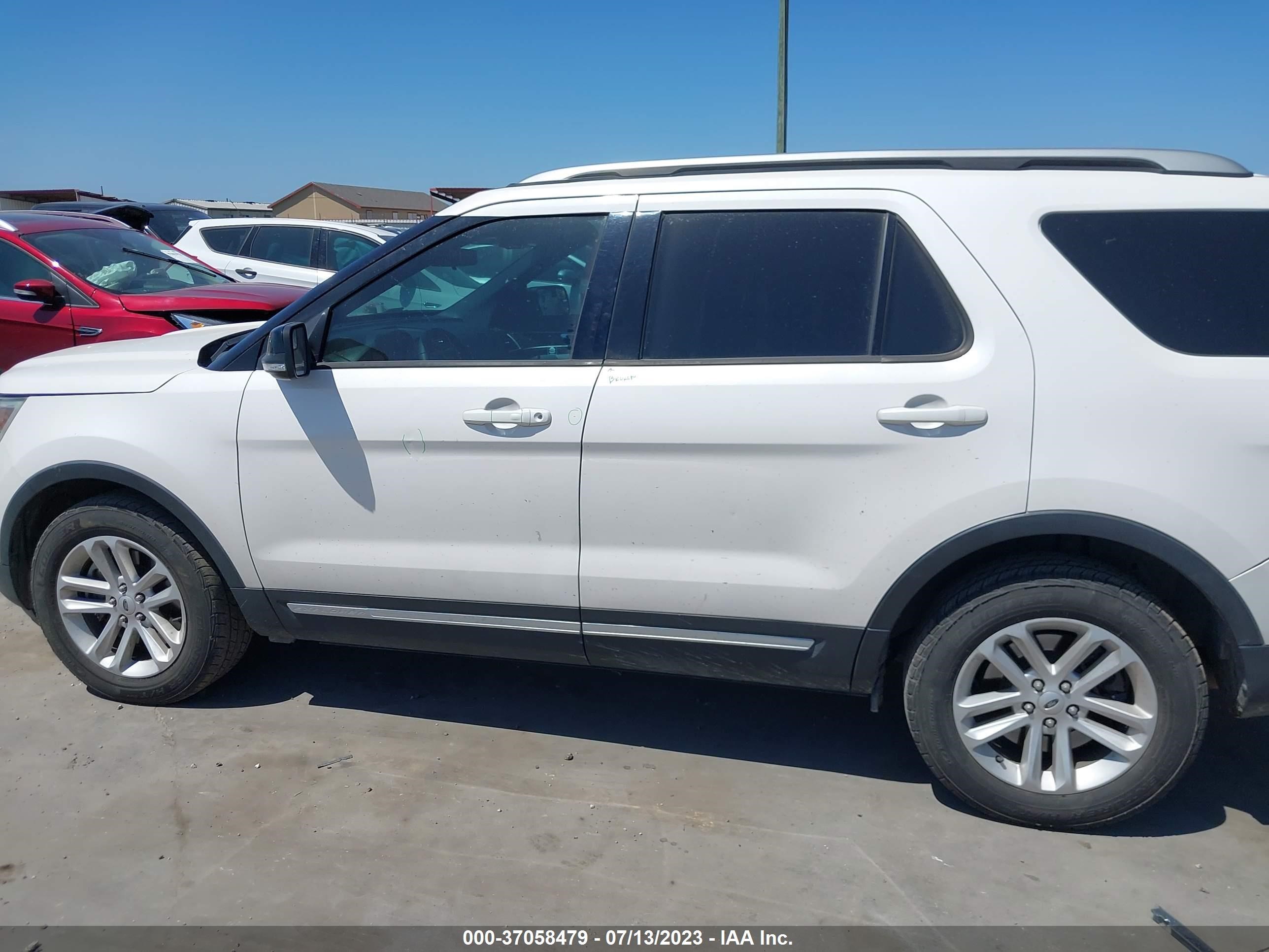 Photo 13 VIN: 1FM5K7D86HGD98774 - FORD EXPLORER 