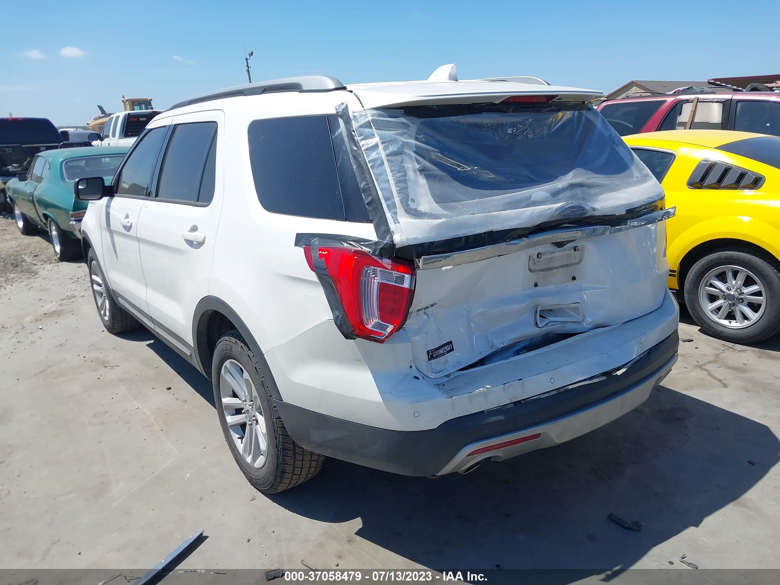 Photo 2 VIN: 1FM5K7D86HGD98774 - FORD EXPLORER 