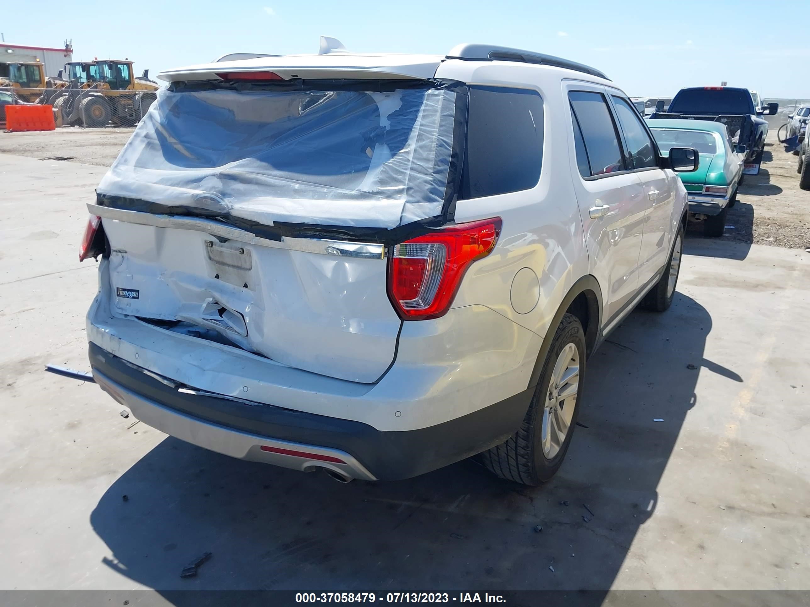 Photo 3 VIN: 1FM5K7D86HGD98774 - FORD EXPLORER 