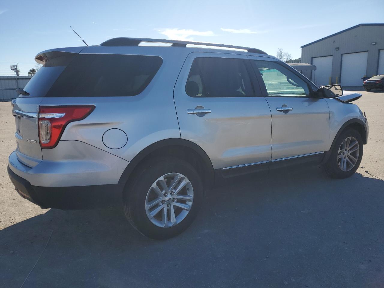 Photo 2 VIN: 1FM5K7D87FGB56198 - FORD EXPLORER 