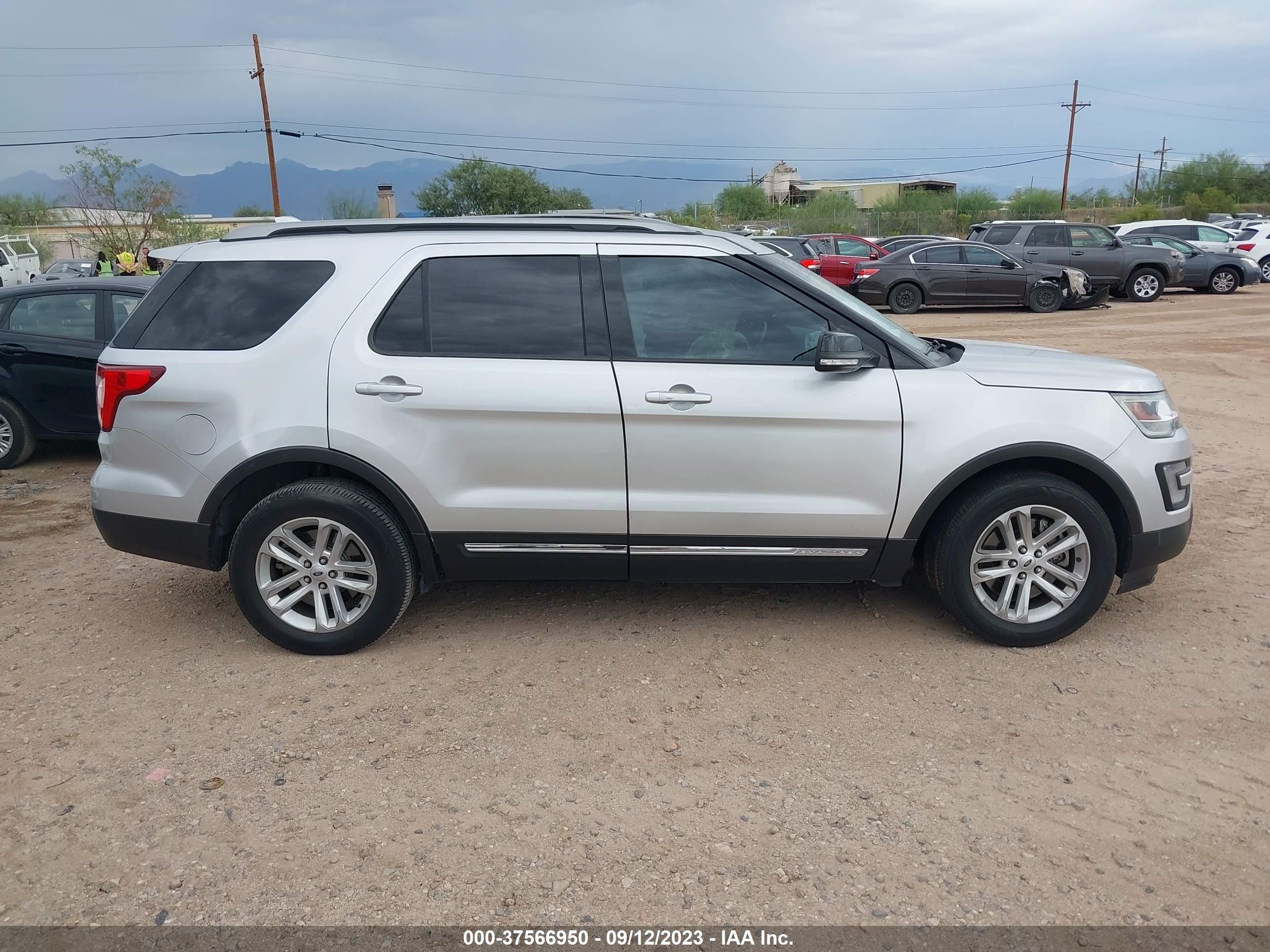 Photo 11 VIN: 1FM5K7D88GGD29017 - FORD EXPLORER 