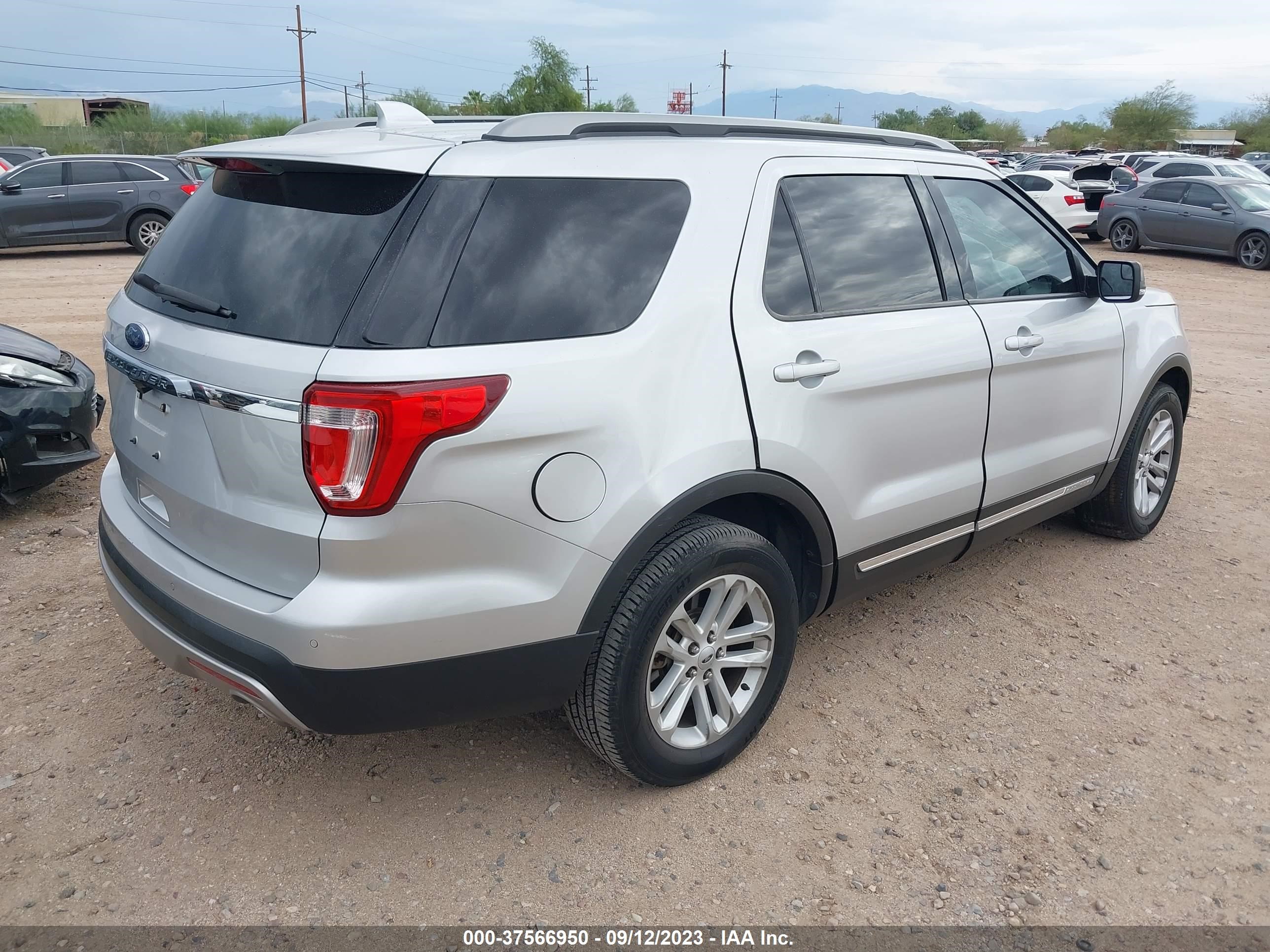 Photo 3 VIN: 1FM5K7D88GGD29017 - FORD EXPLORER 