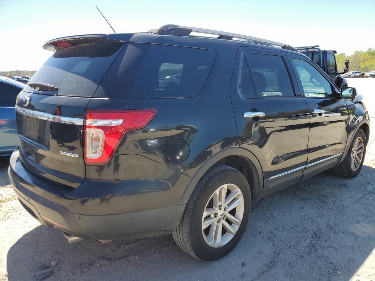 Photo 2 VIN: 1FM5K7D8XEGA73346 - FORD EXPLORER 