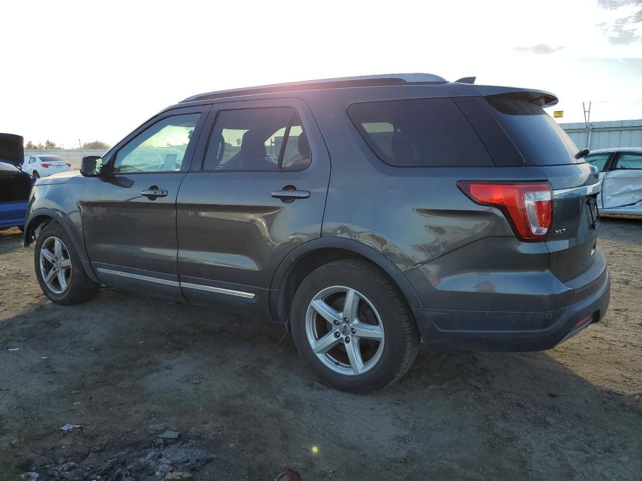 Photo 1 VIN: 1FM5K7D8XKGA73360 - FORD EXPLORER 