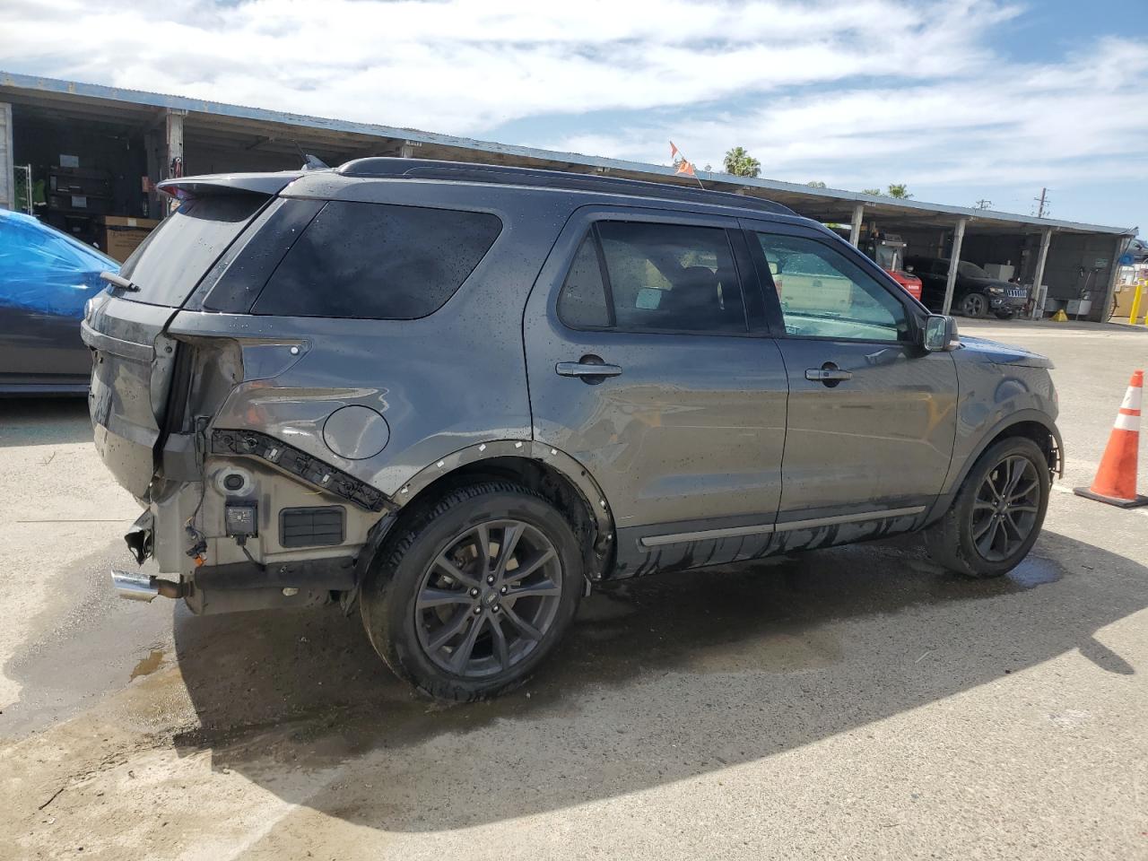 Photo 2 VIN: 1FM5K7D8XKGB09032 - FORD EXPLORER 