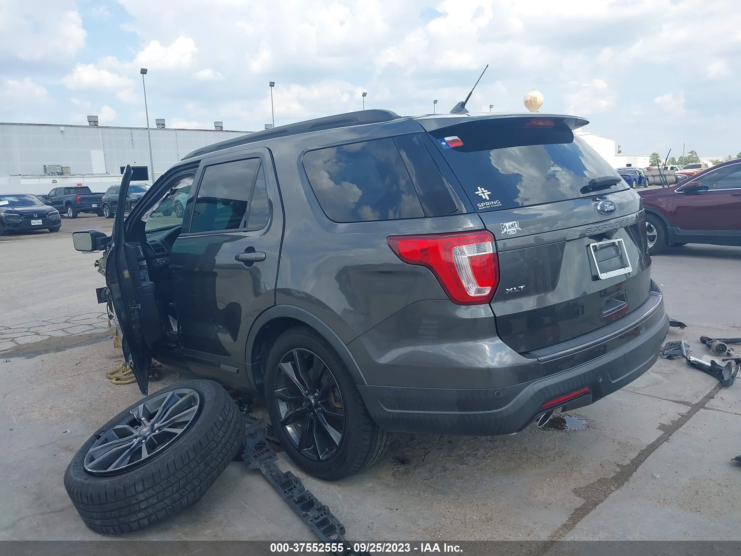 Photo 2 VIN: 1FM5K7D8XKGB38062 - FORD EXPLORER 