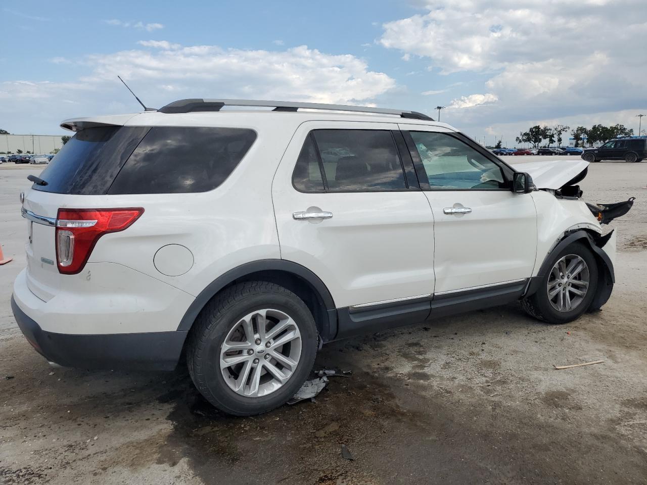 Photo 2 VIN: 1FM5K7D92DGB24703 - FORD EXPLORER 