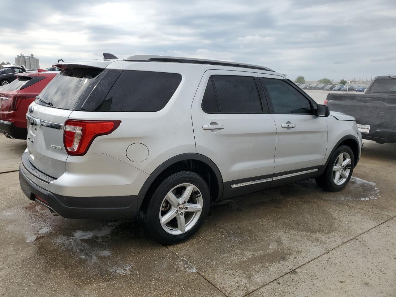 Photo 2 VIN: 1FM5K7DH8JGB63122 - FORD EXPLORER 