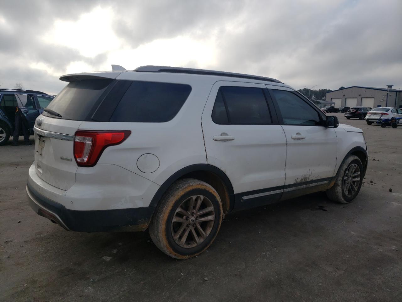 Photo 2 VIN: 1FM5K7DHXHGE32716 - FORD EXPLORER 