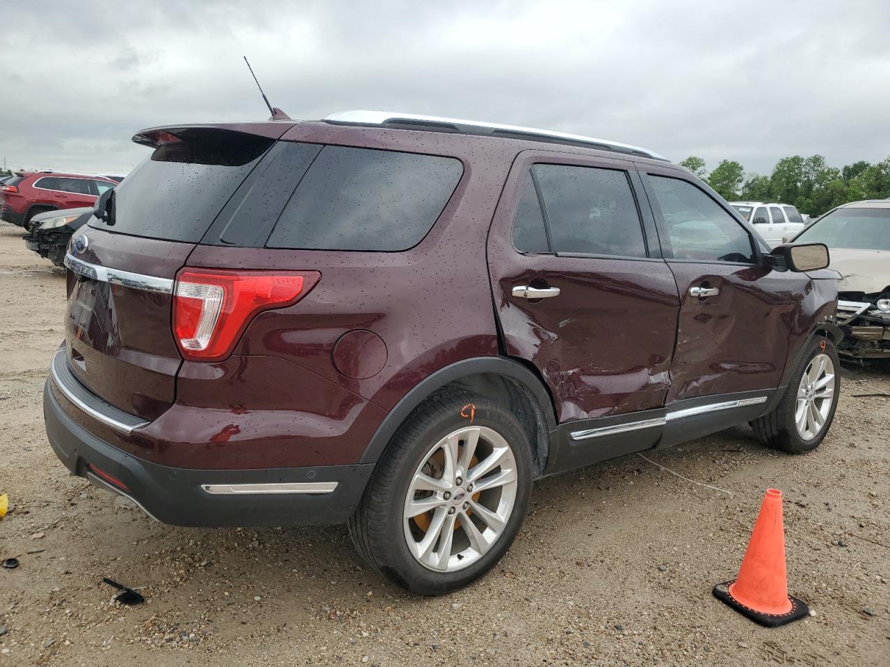 Photo 2 VIN: 1FM5K7F89JGC84951 - FORD EXPLORER 