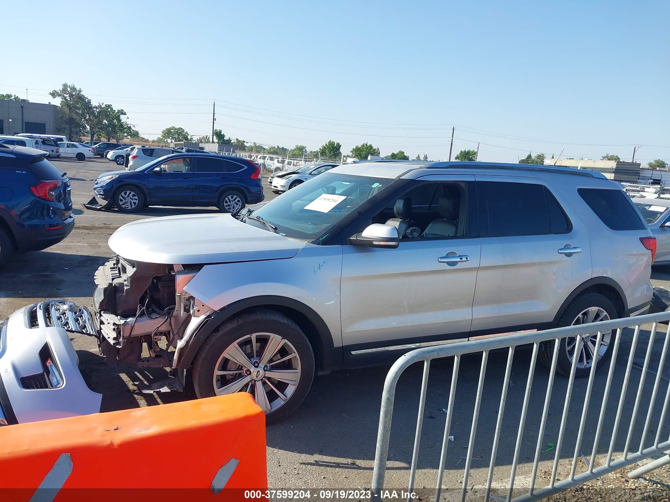 Photo 13 VIN: 1FM5K7F8XJGA37941 - FORD EXPLORER 