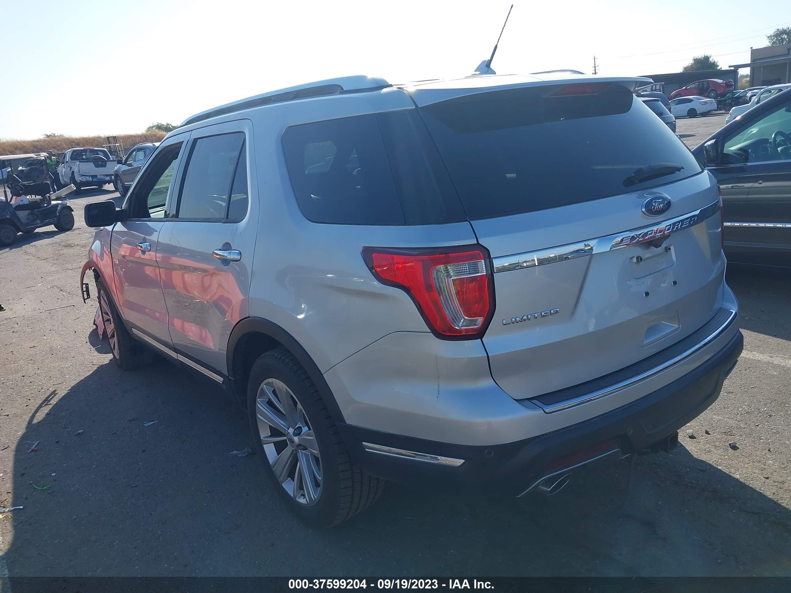 Photo 2 VIN: 1FM5K7F8XJGA37941 - FORD EXPLORER 