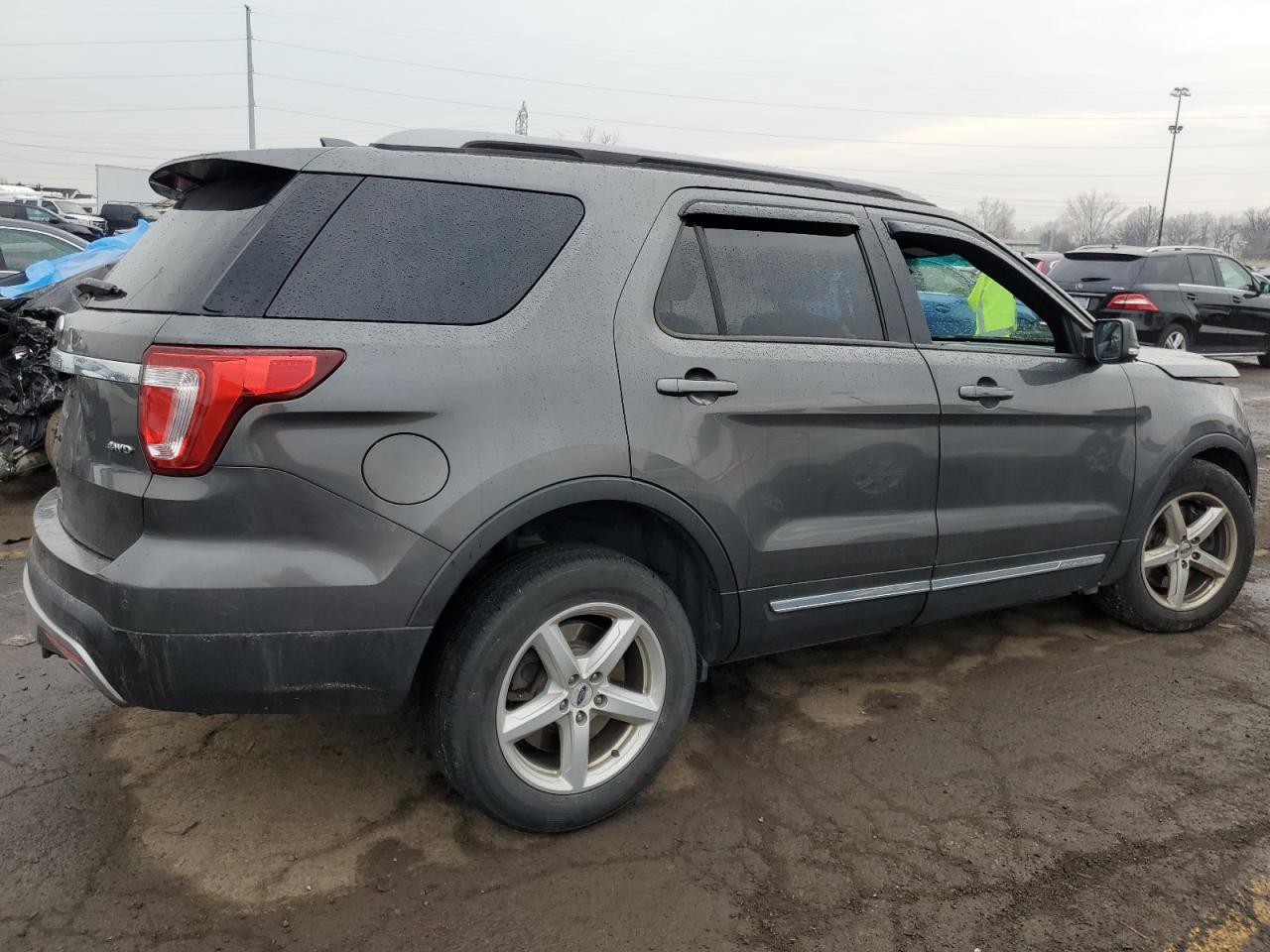 Photo 2 VIN: 1FM5K8087HGD37231 - FORD EXPLORER 