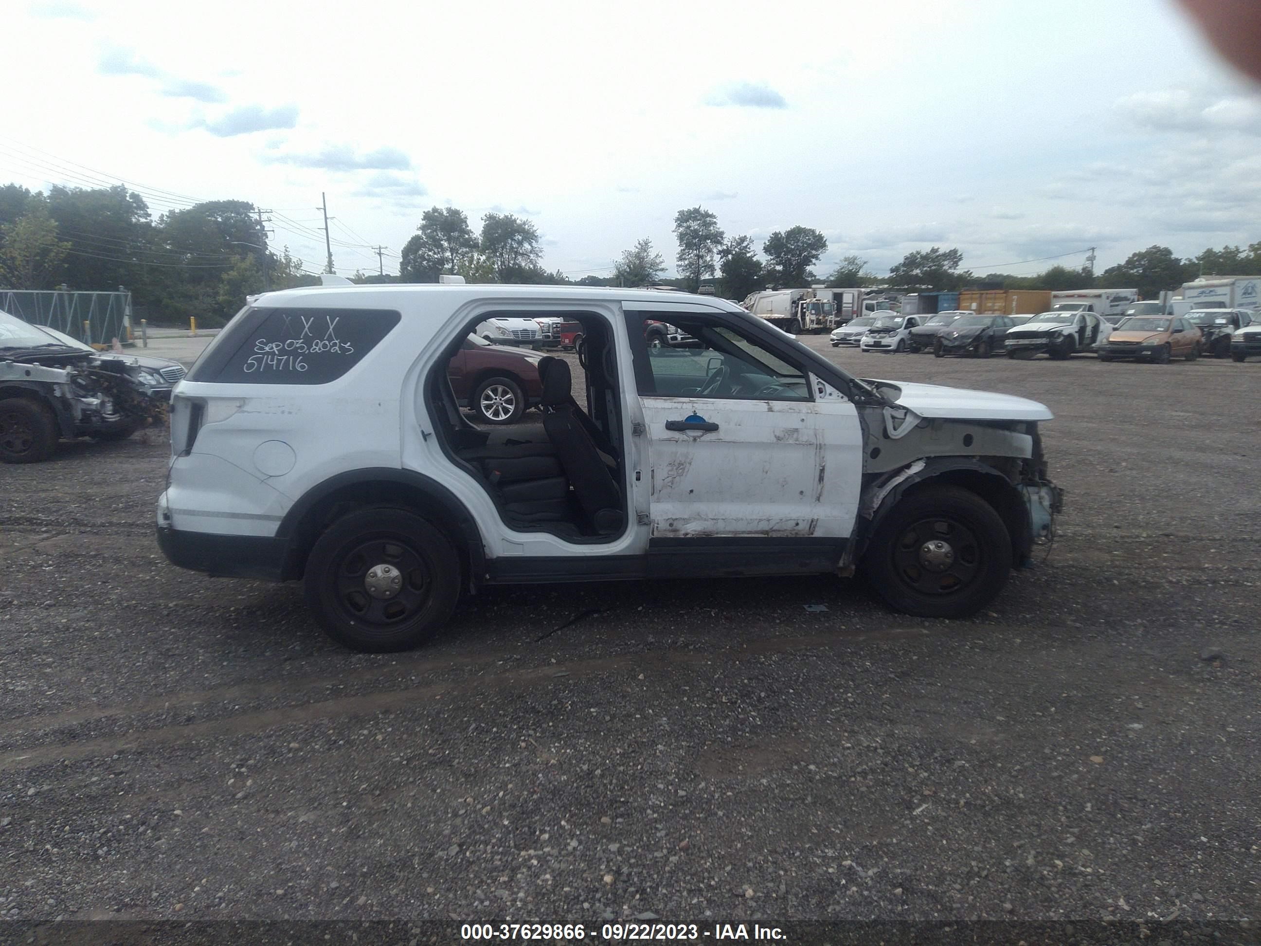 Photo 11 VIN: 1FM5K8AR6GGB65060 - FORD POLICE 