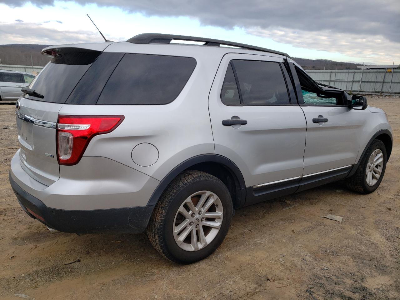 Photo 2 VIN: 1FM5K8B88FGB32663 - FORD EXPLORER 