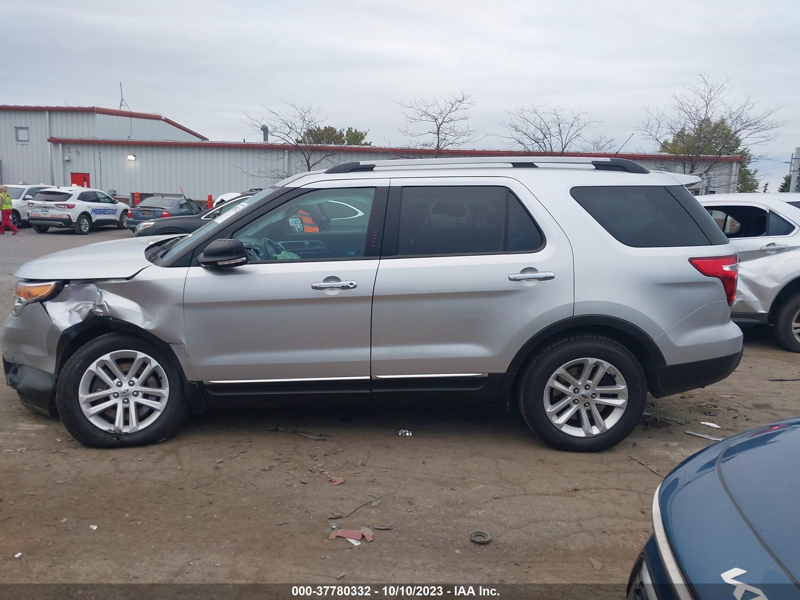 Photo 13 VIN: 1FM5K8D81FGB01106 - FORD EXPLORER 