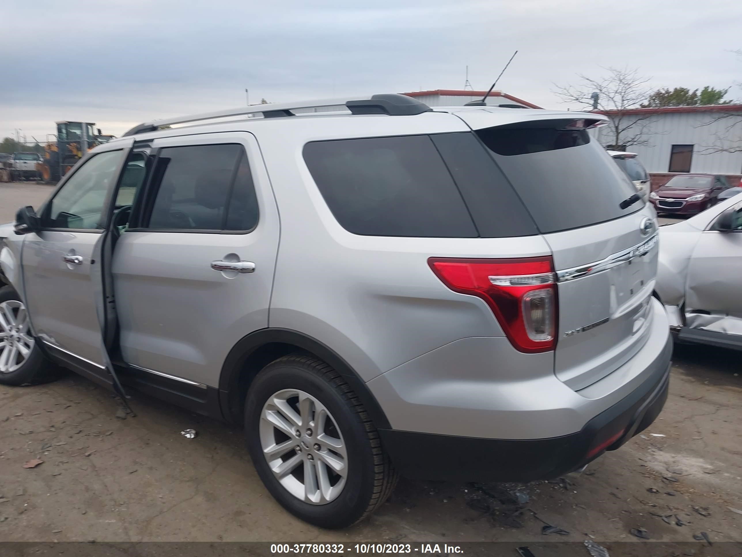 Photo 2 VIN: 1FM5K8D81FGB01106 - FORD EXPLORER 